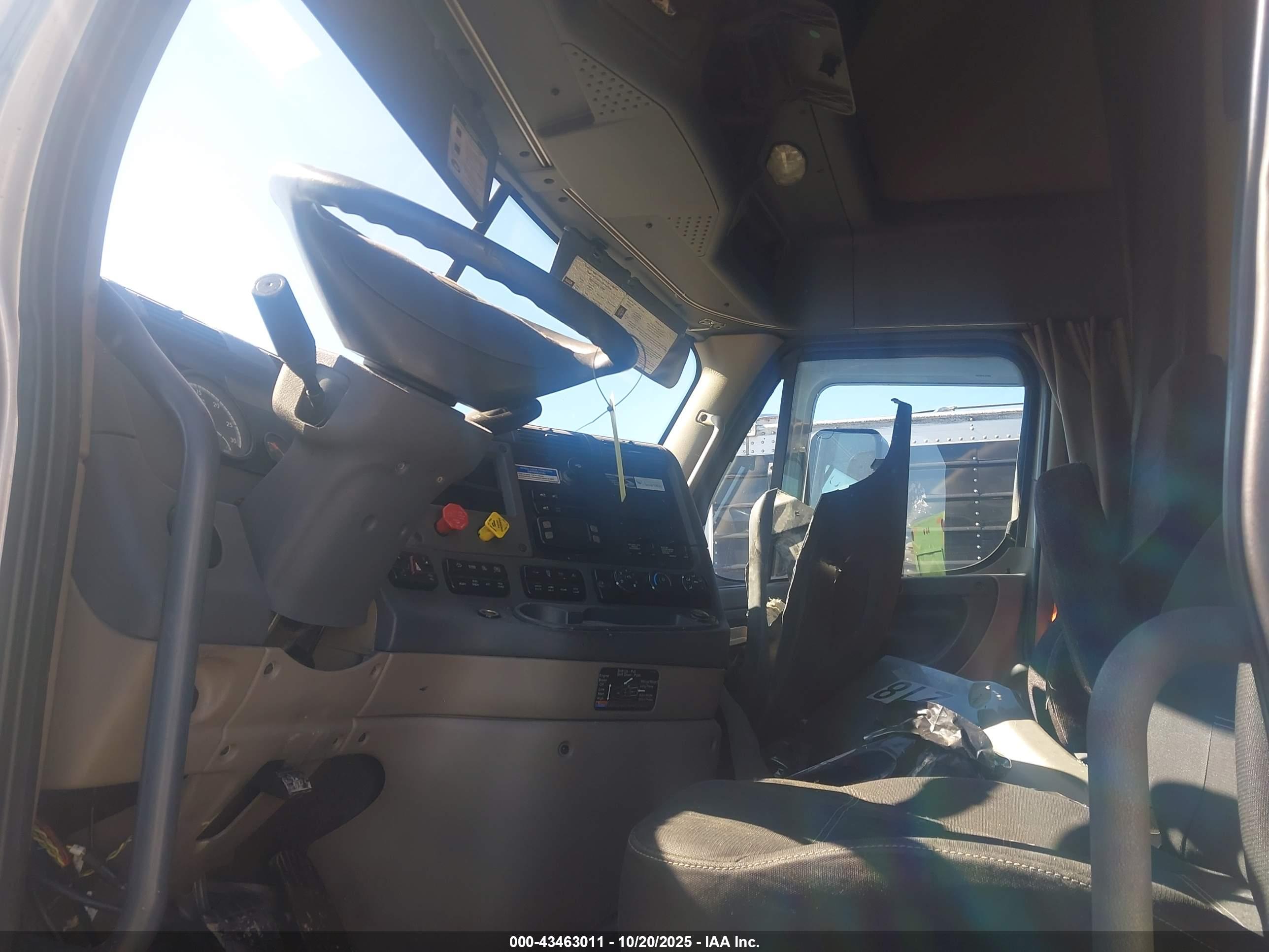 FREIGHTLINER CASCADIA image 7