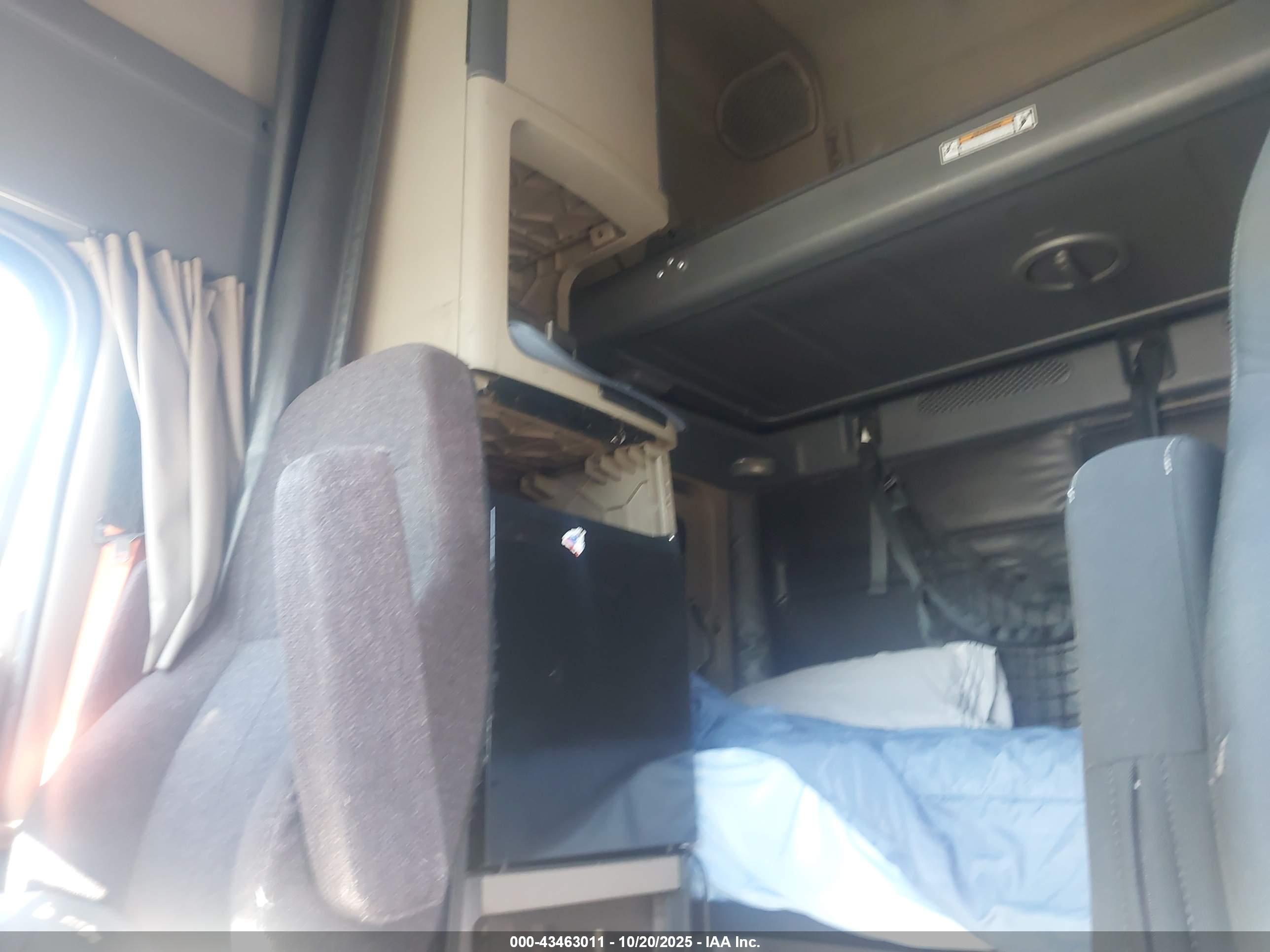 FREIGHTLINER CASCADIA image 8