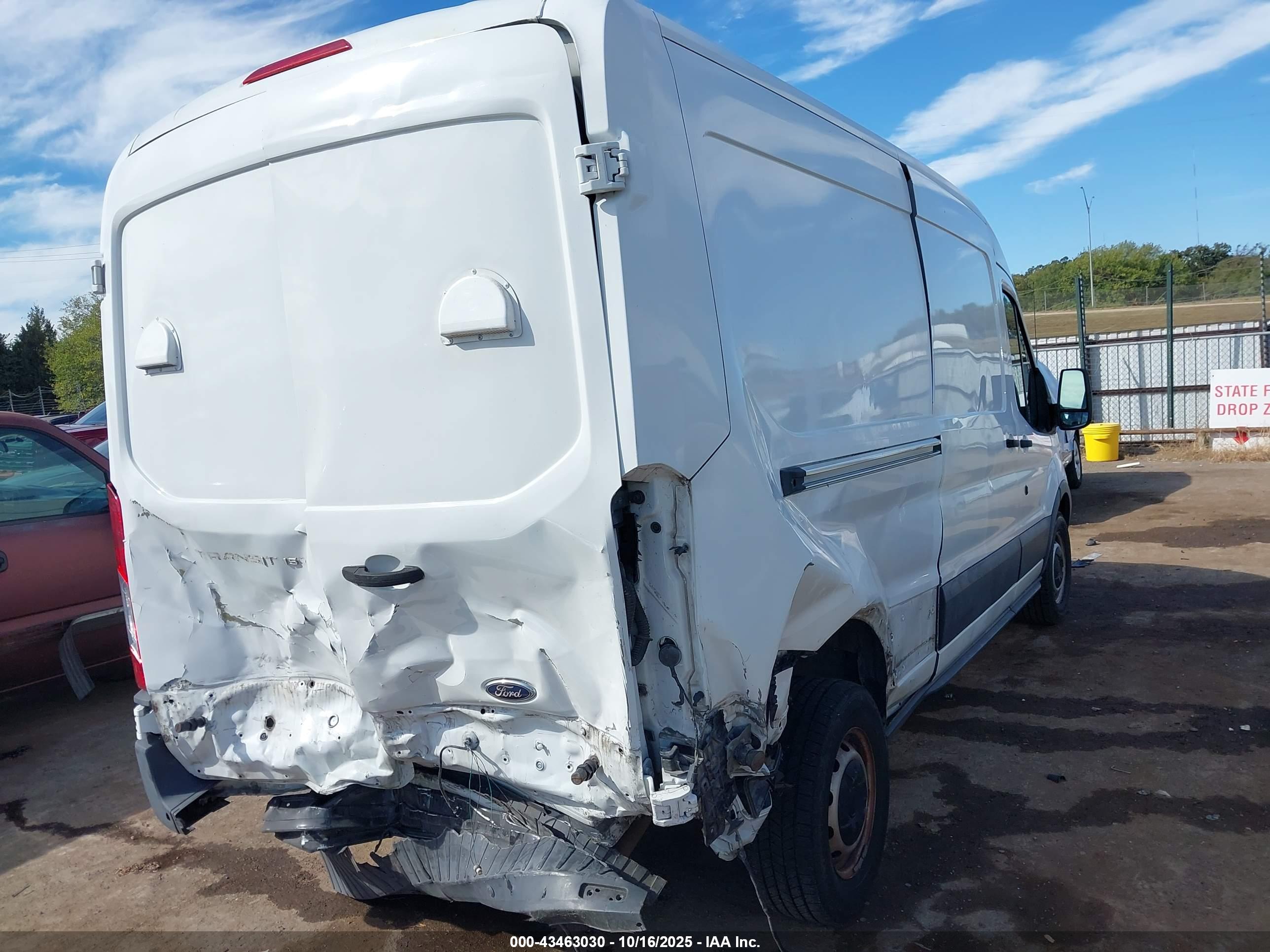 FORD TRANSIT-150 image 4