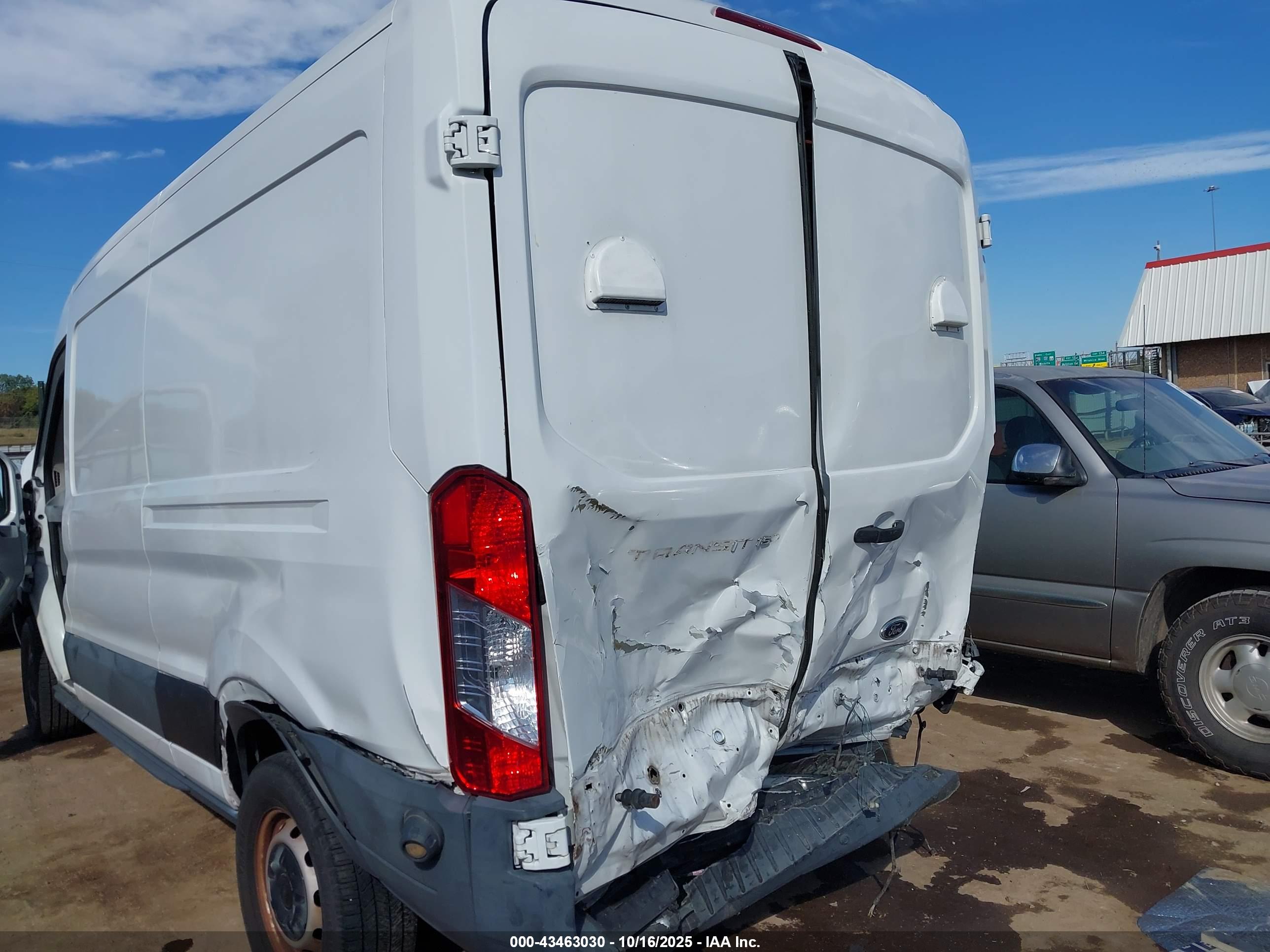FORD TRANSIT-150 image 6