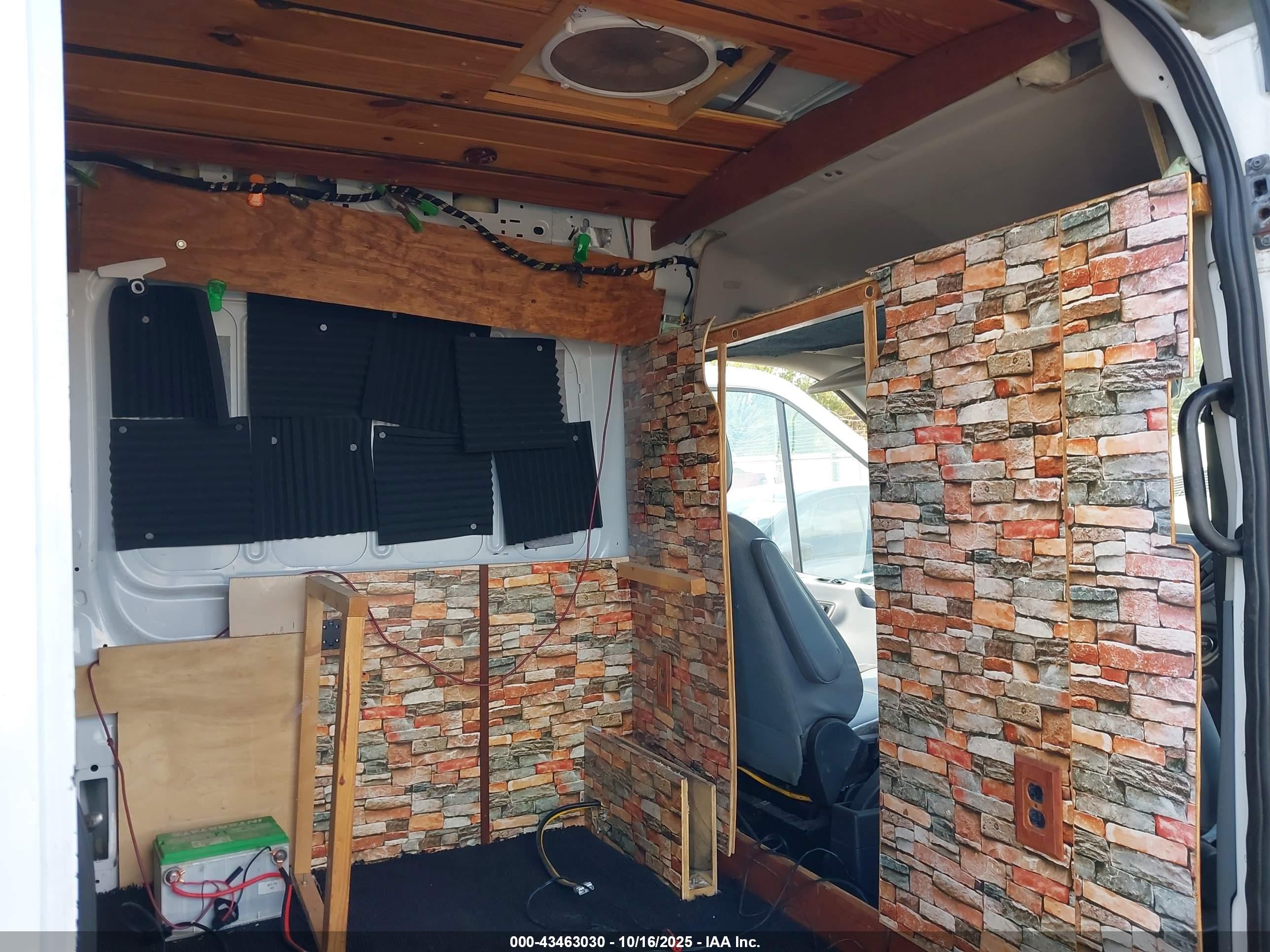 FORD TRANSIT-150 image 8