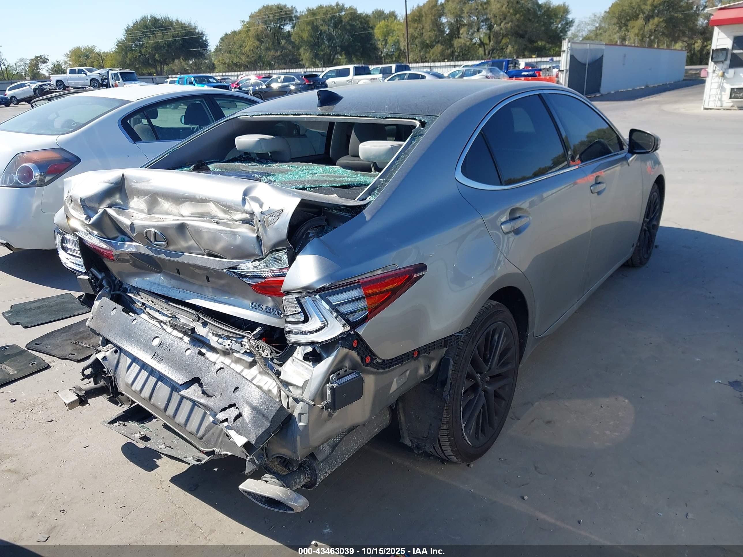 LEXUS ES image 4