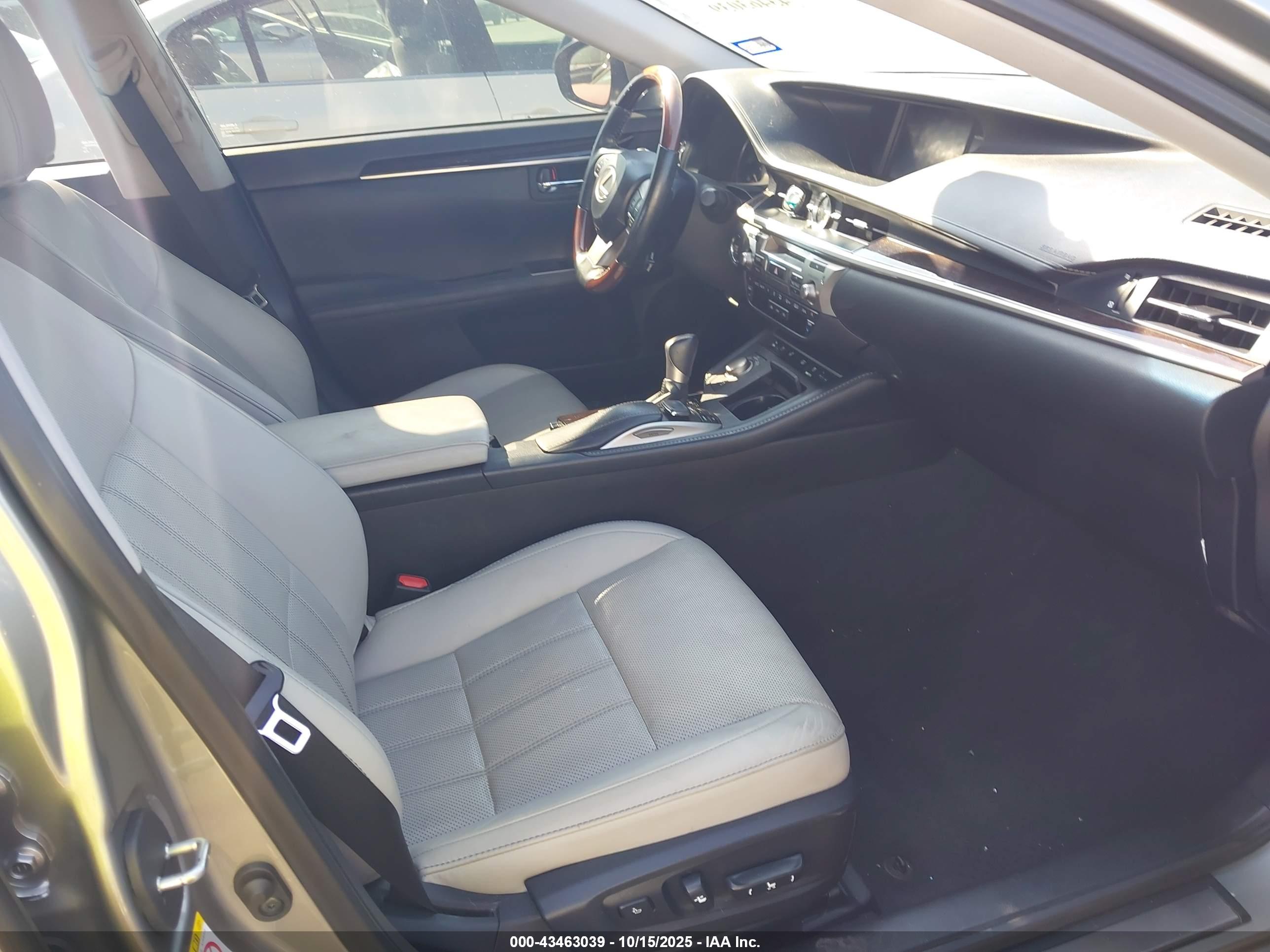 LEXUS ES image 5