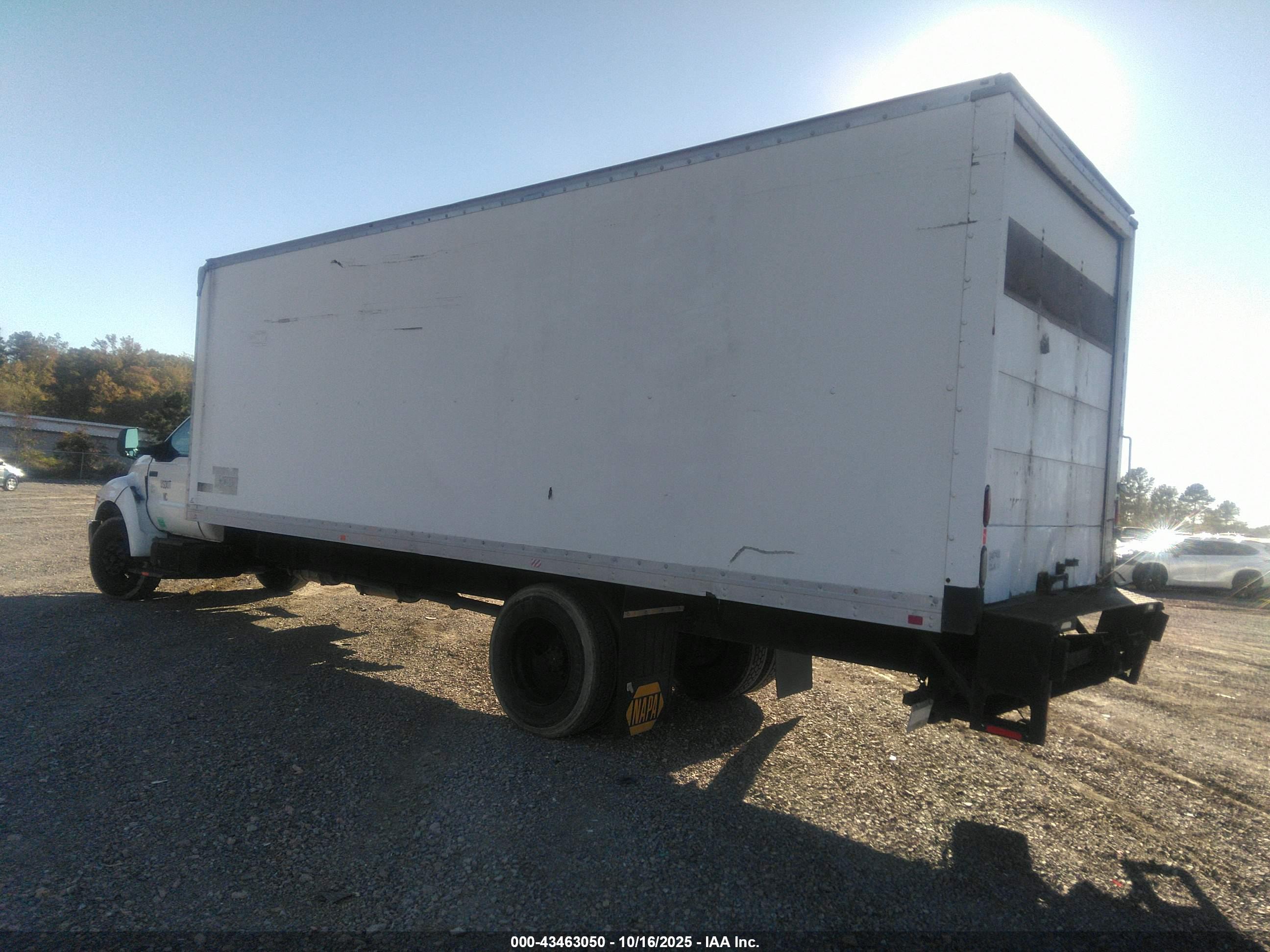 FORD F-750 image 3