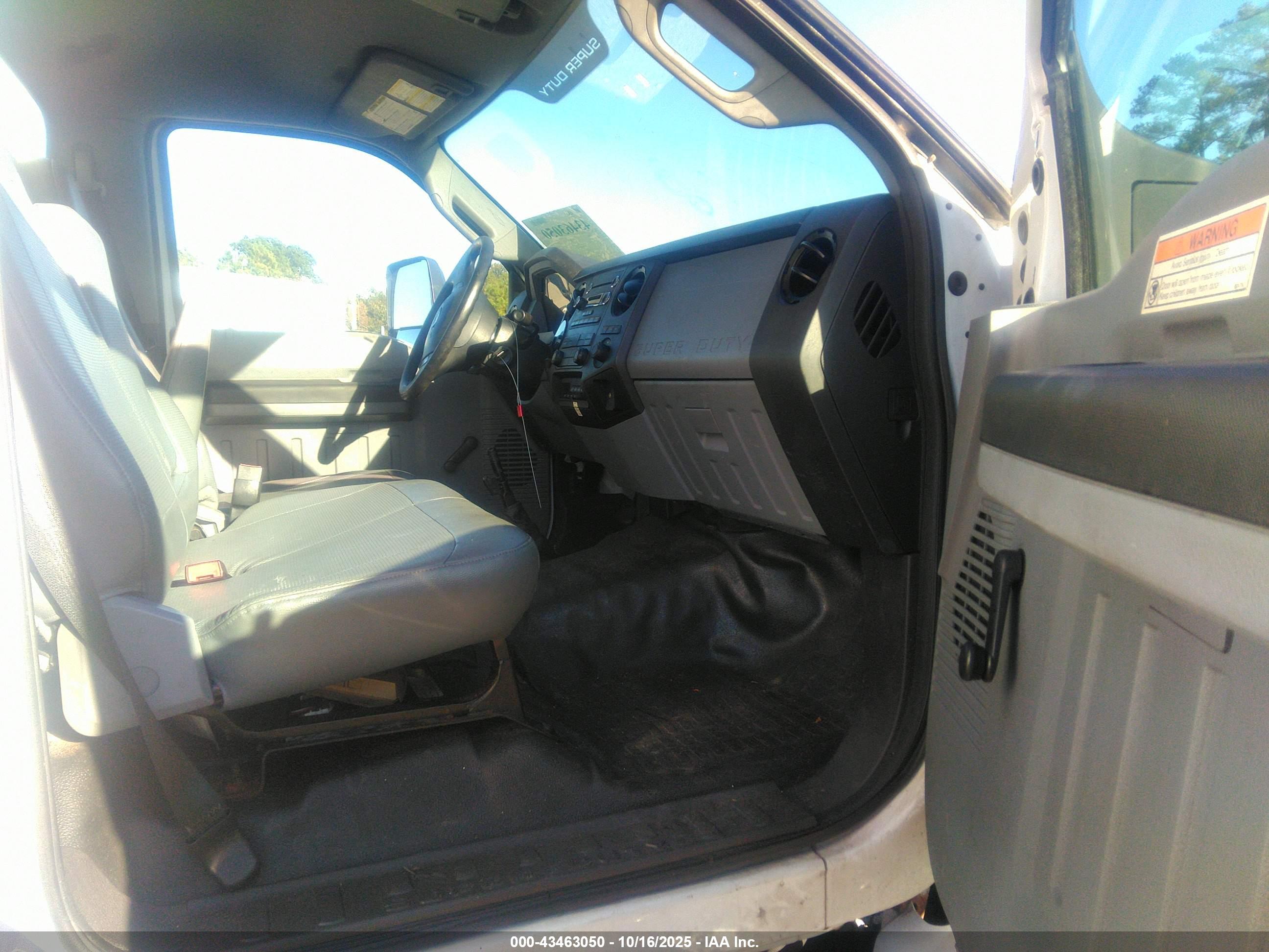 FORD F-750 image 8