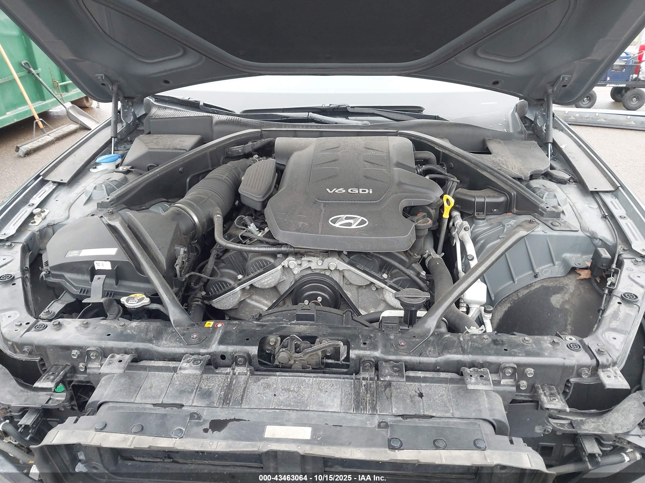 HYUNDAI GENESIS image 10