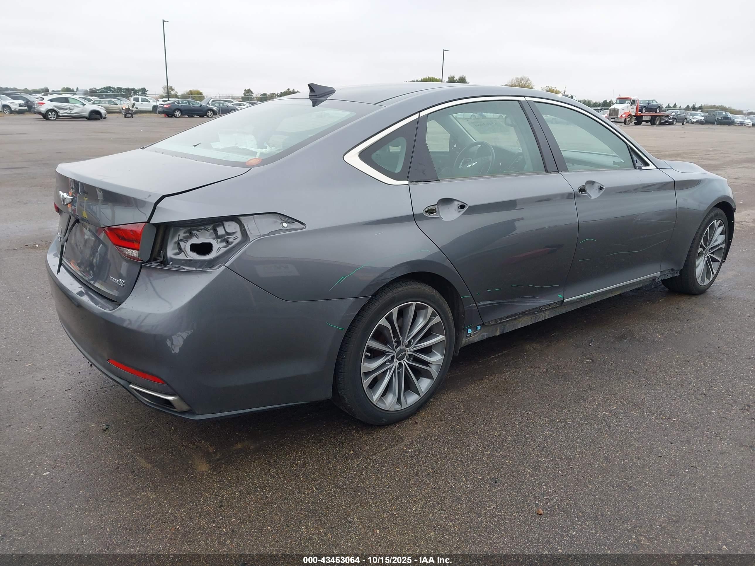 HYUNDAI GENESIS image 4