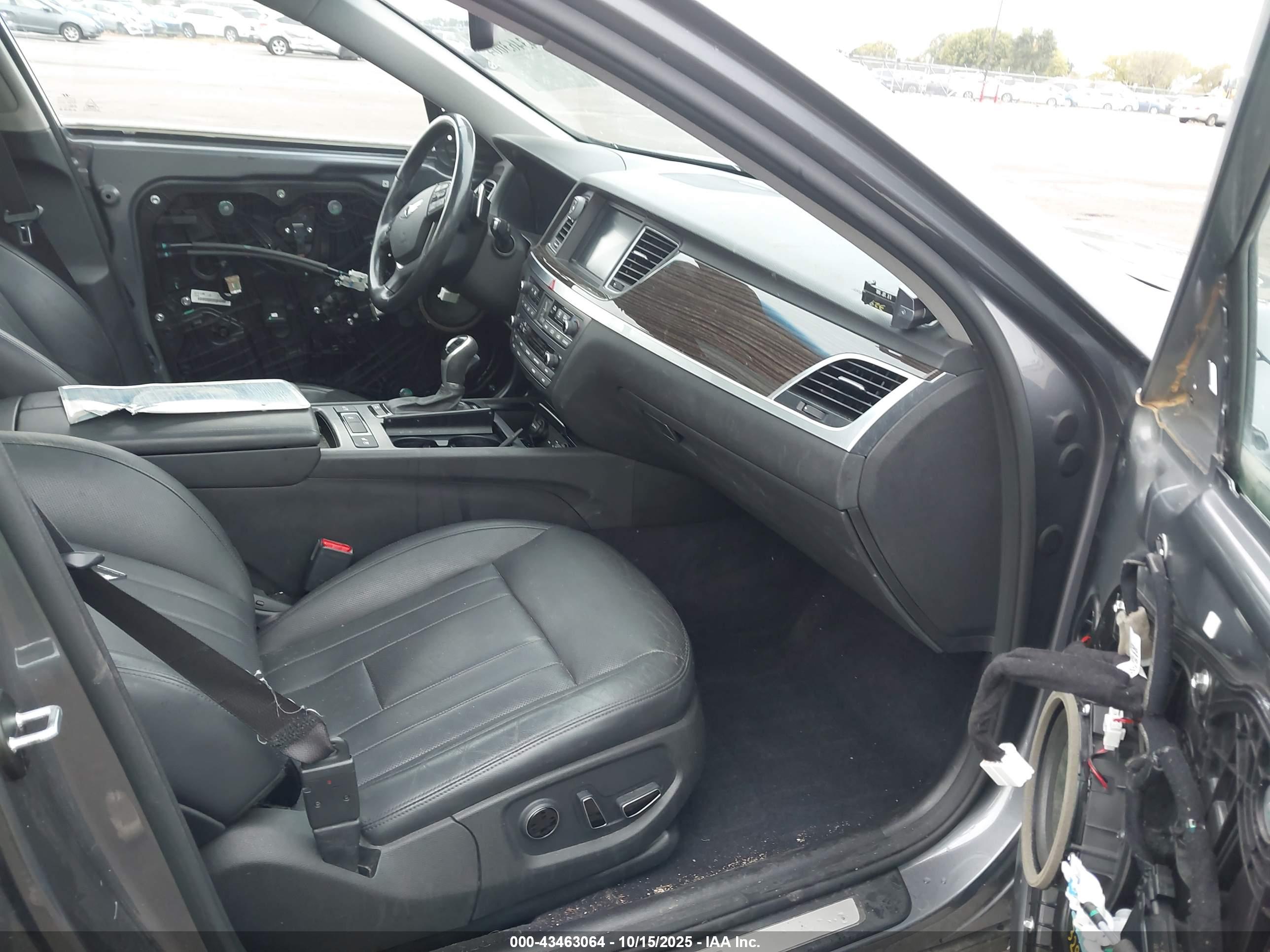 HYUNDAI GENESIS image 5