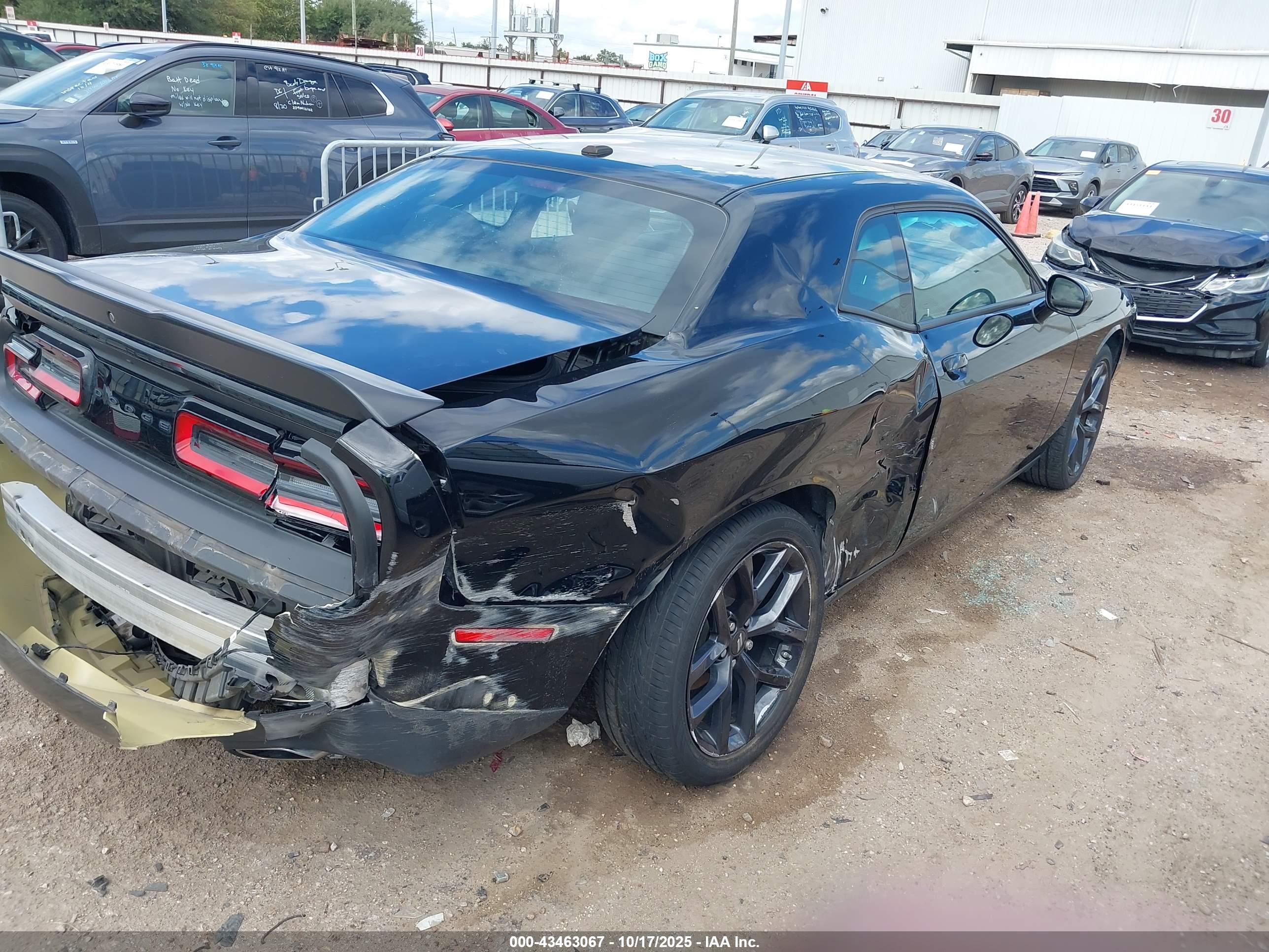 DODGE CHALLENGER image 4