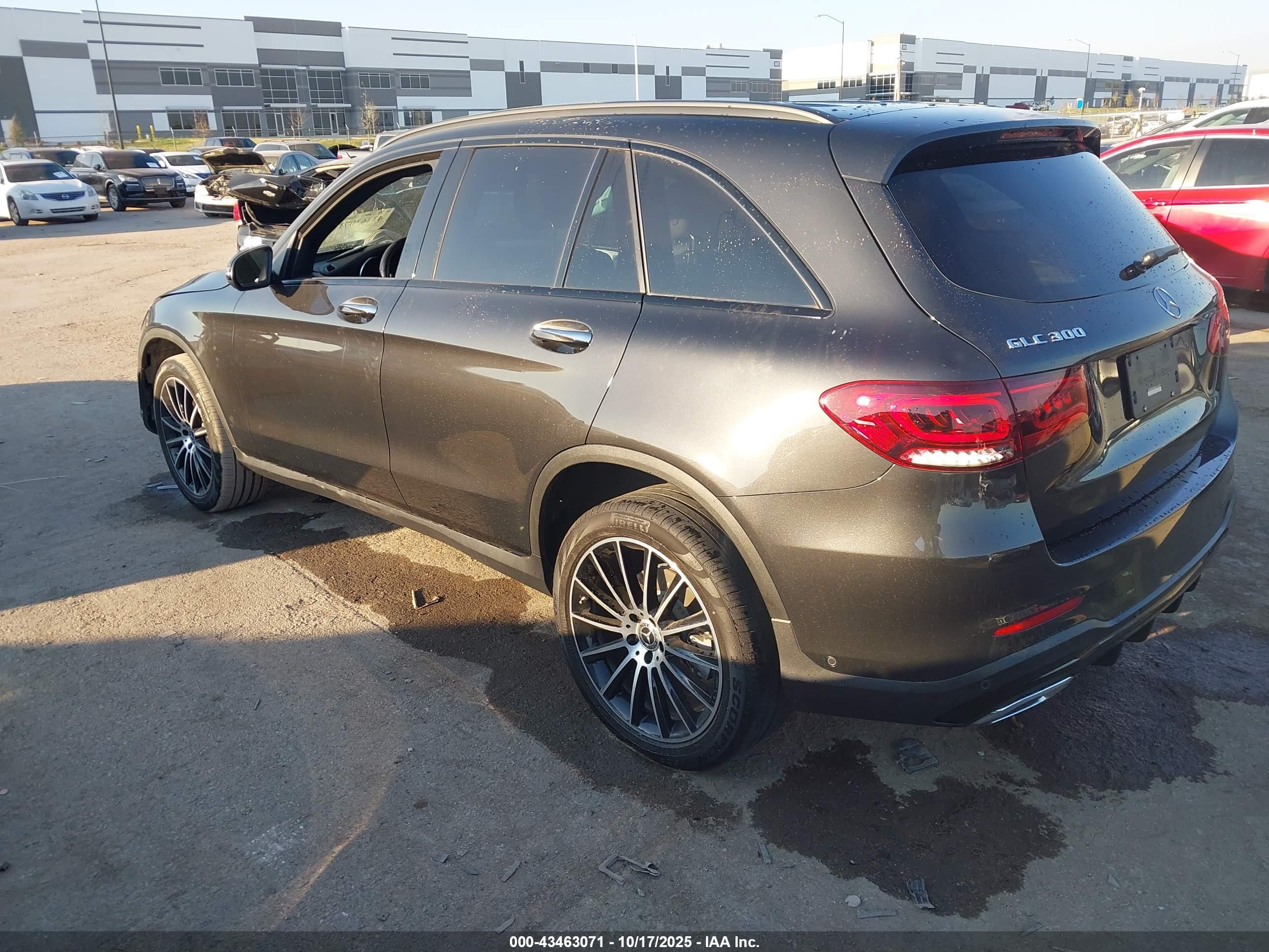 MERCEDES-BENZ GLC image 3