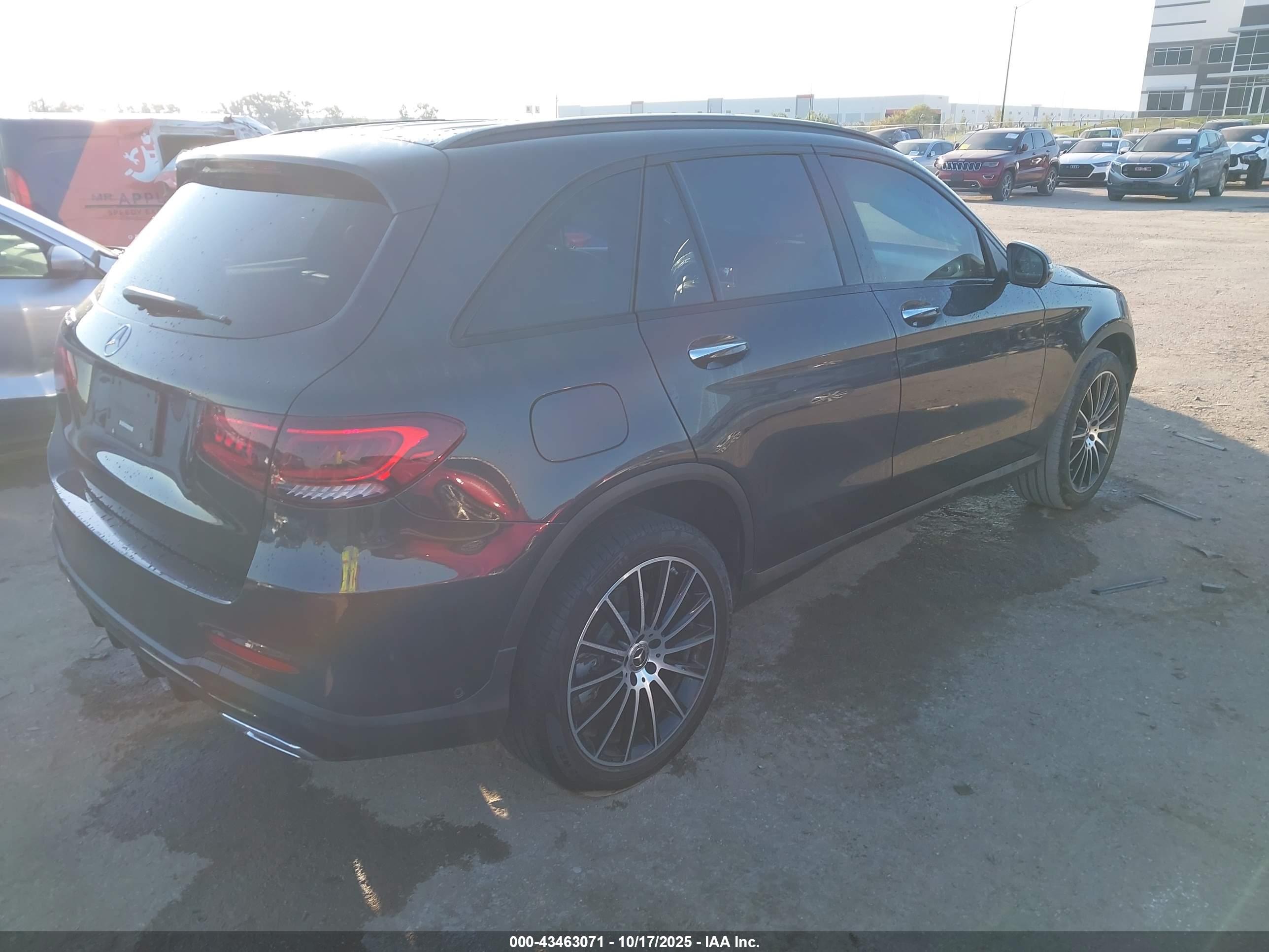 MERCEDES-BENZ GLC image 4
