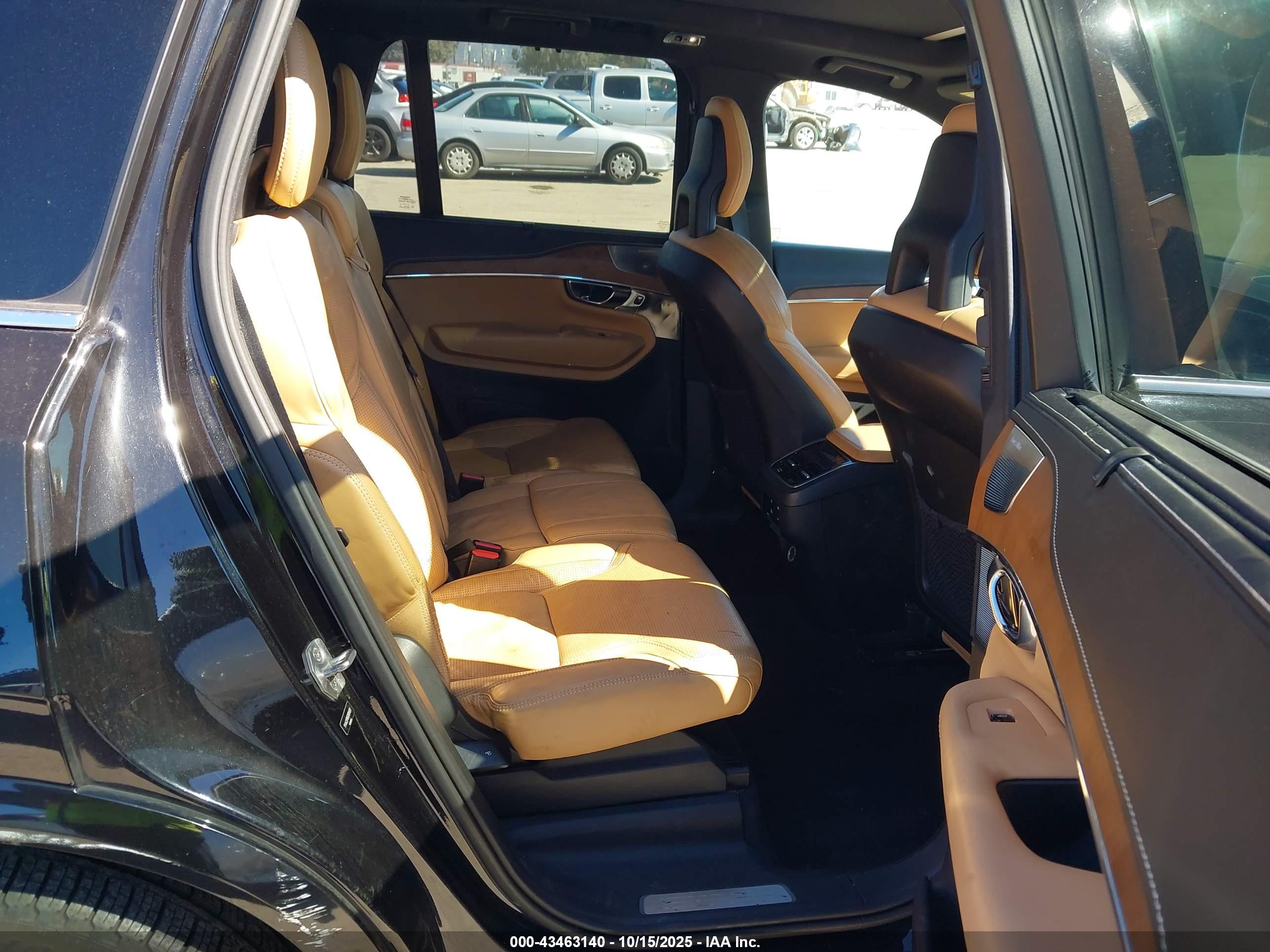 VOLVO XC90 image 8