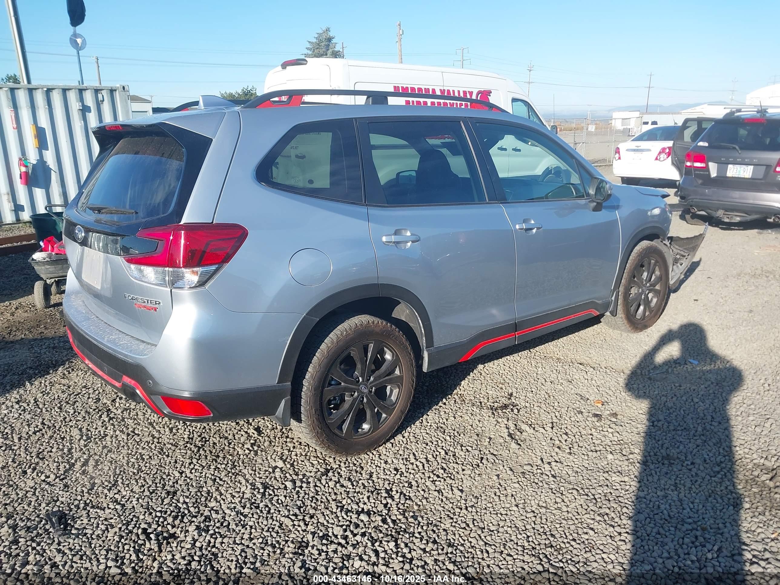 SUBARU FORESTER image 4