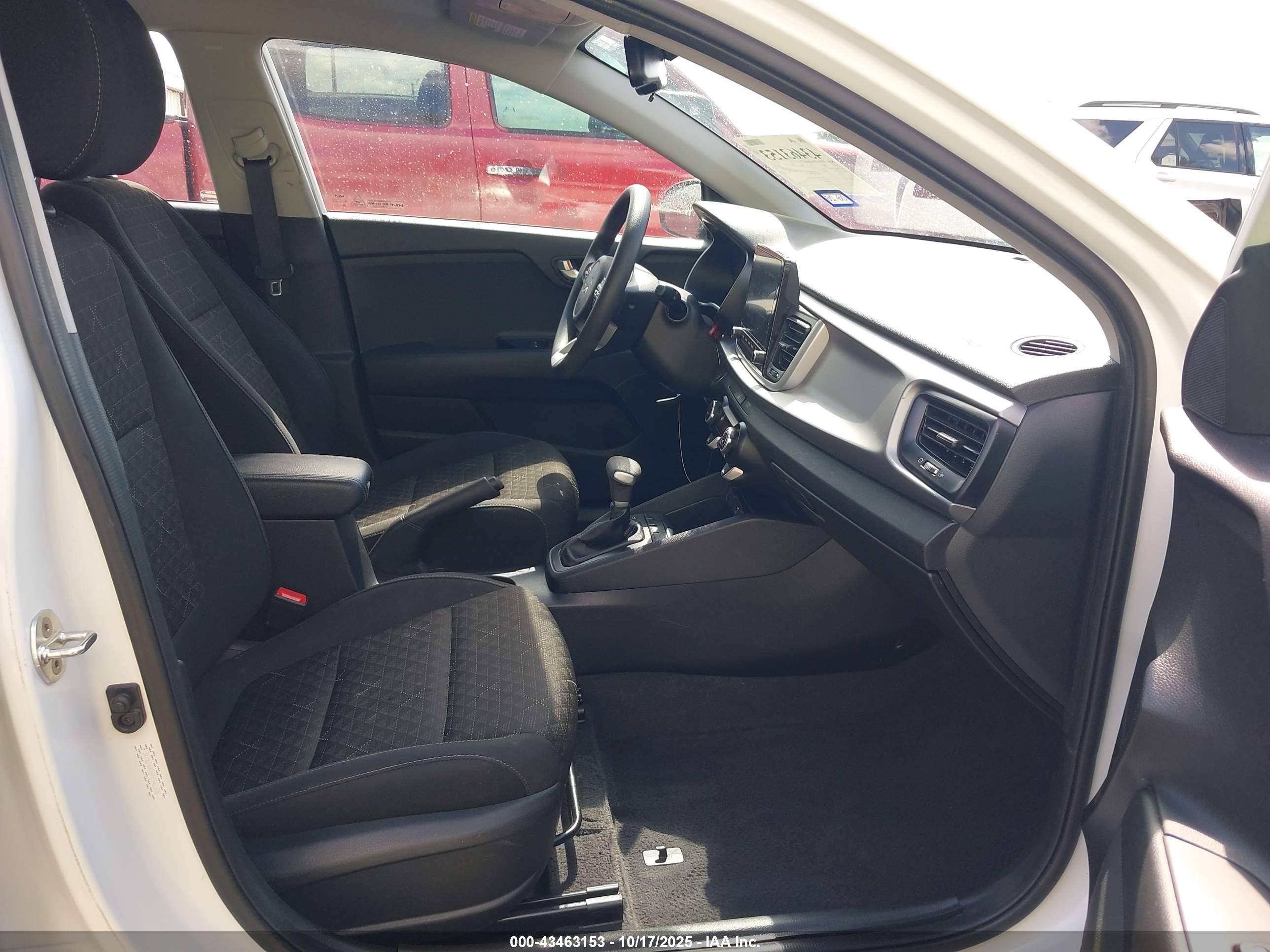 KIA RIO image 5