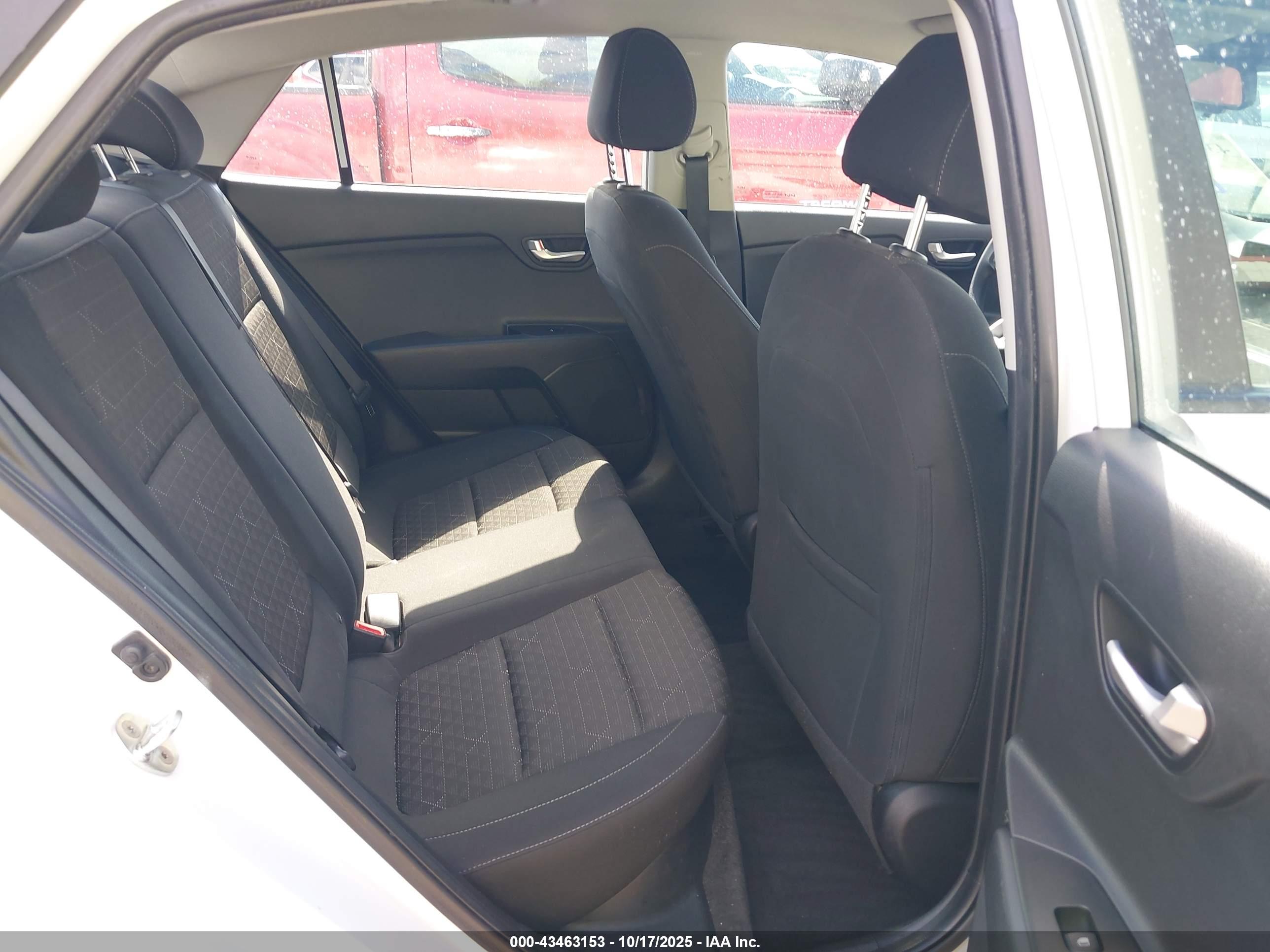 KIA RIO image 8