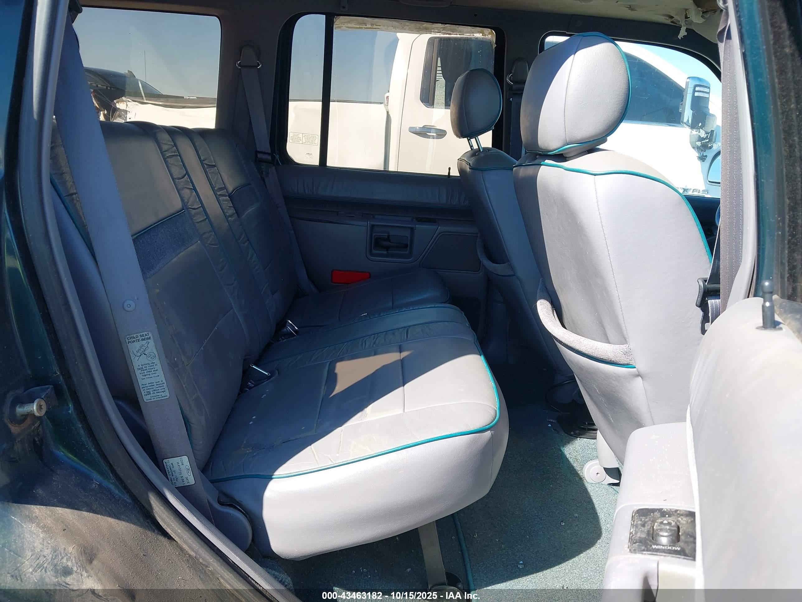 FORD EXPLORER image 8