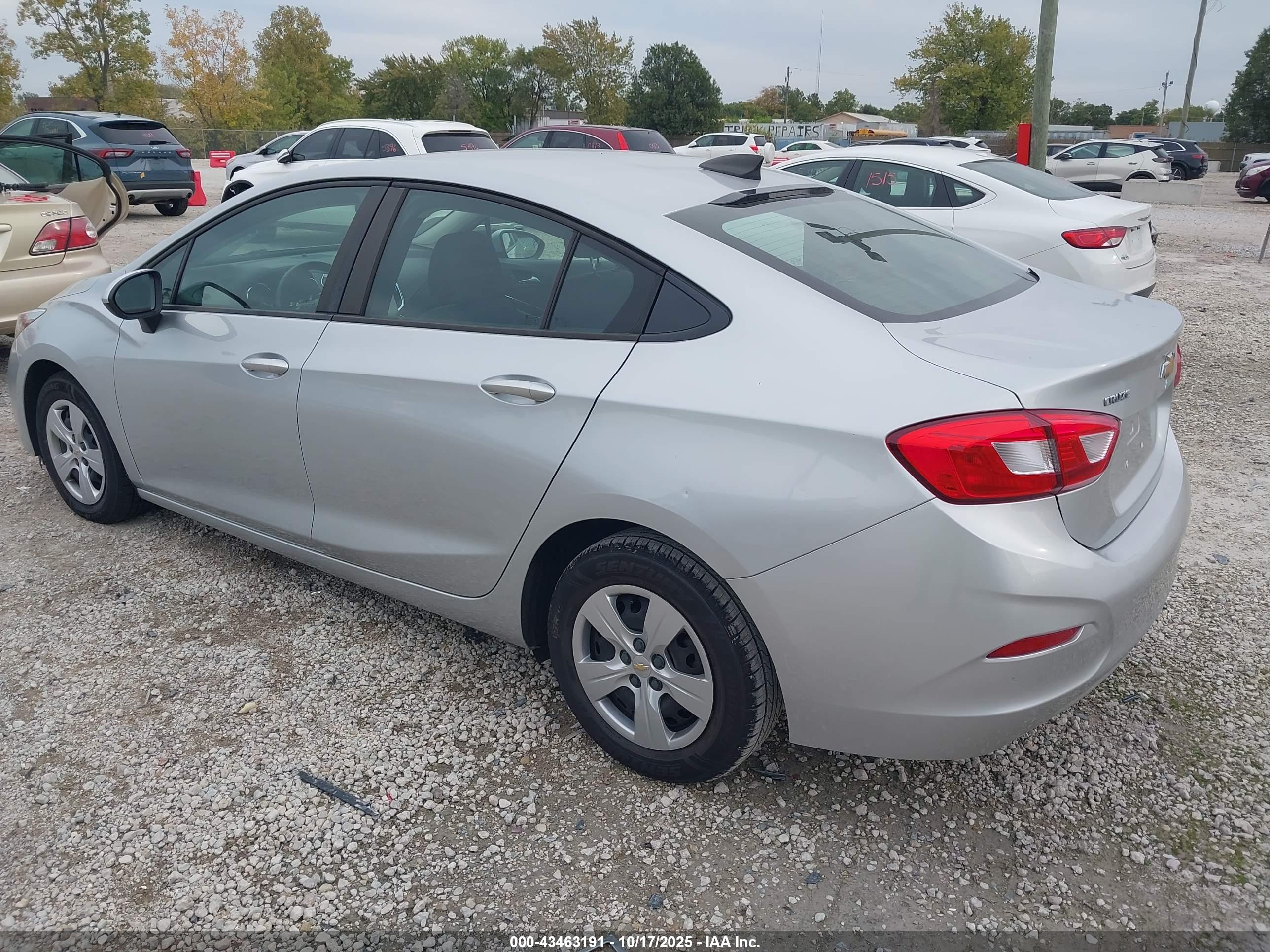 CHEVROLET CRUZE image 3