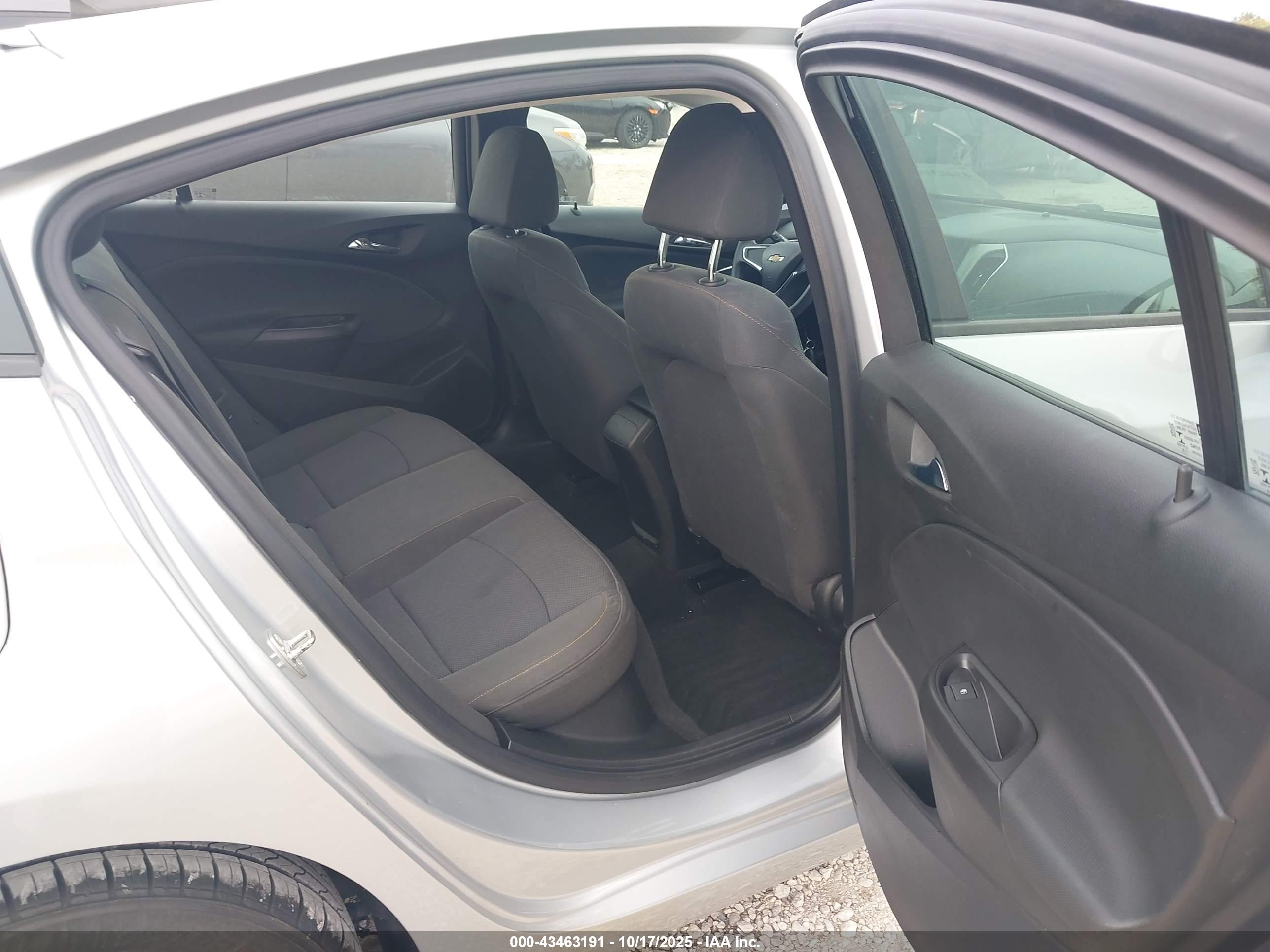 CHEVROLET CRUZE image 8
