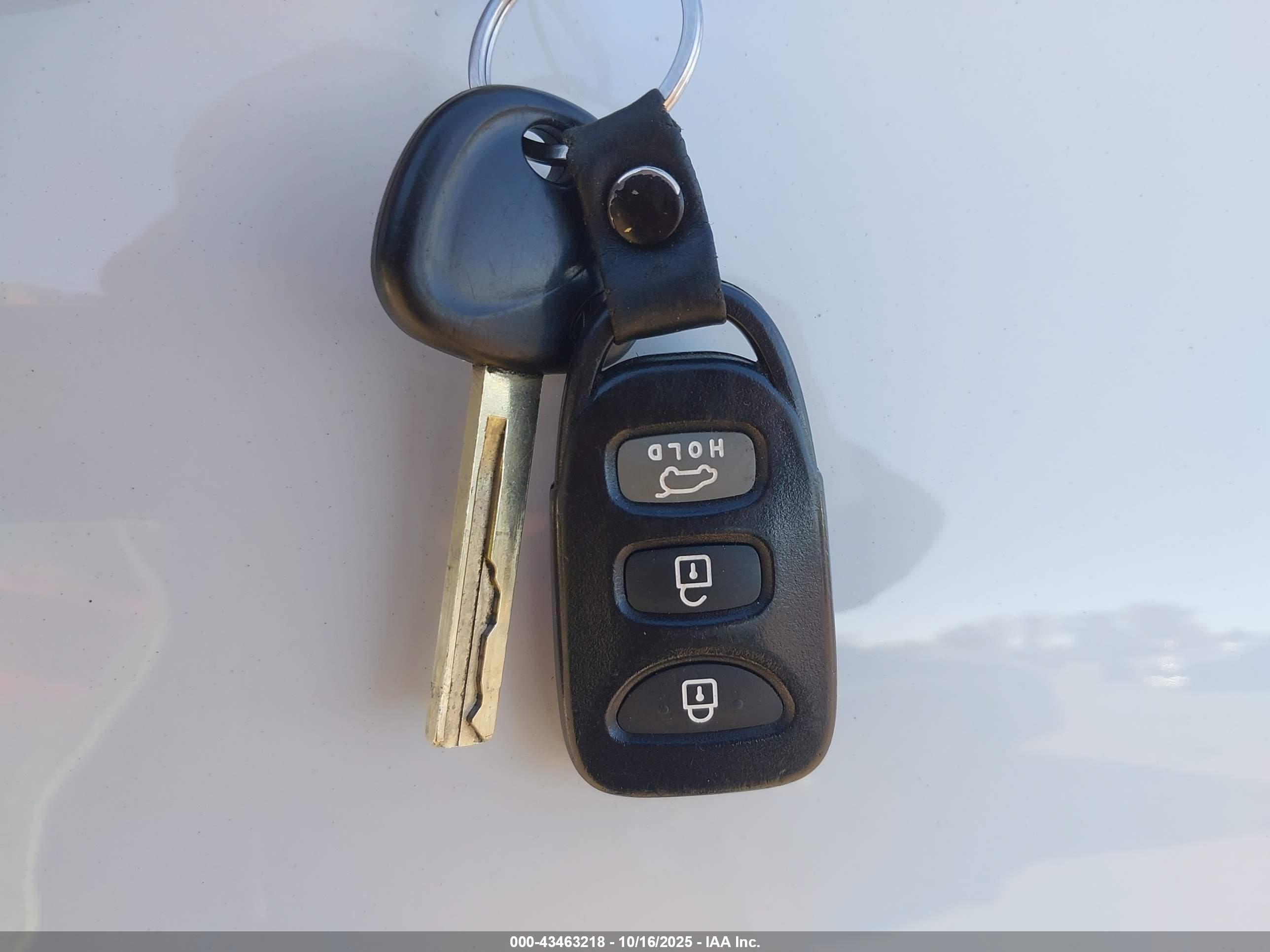 HYUNDAI VELOSTER image 11