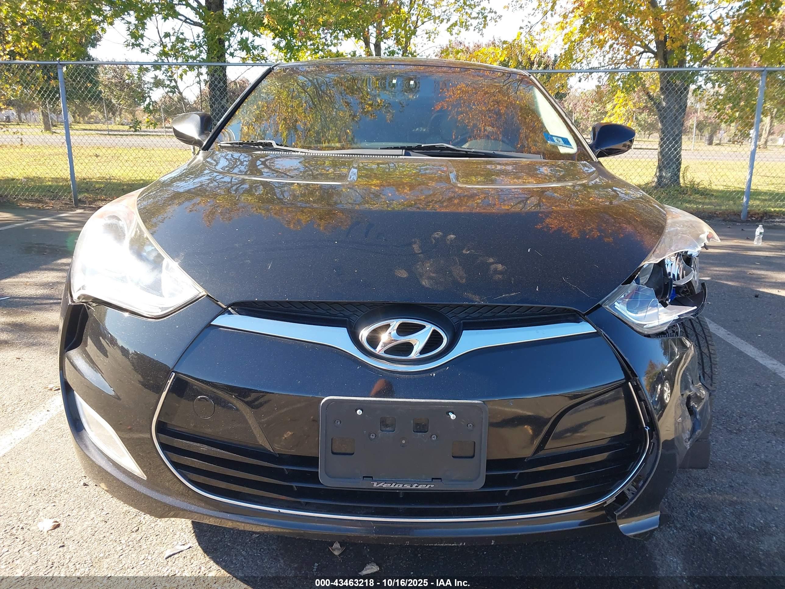 HYUNDAI VELOSTER image 6