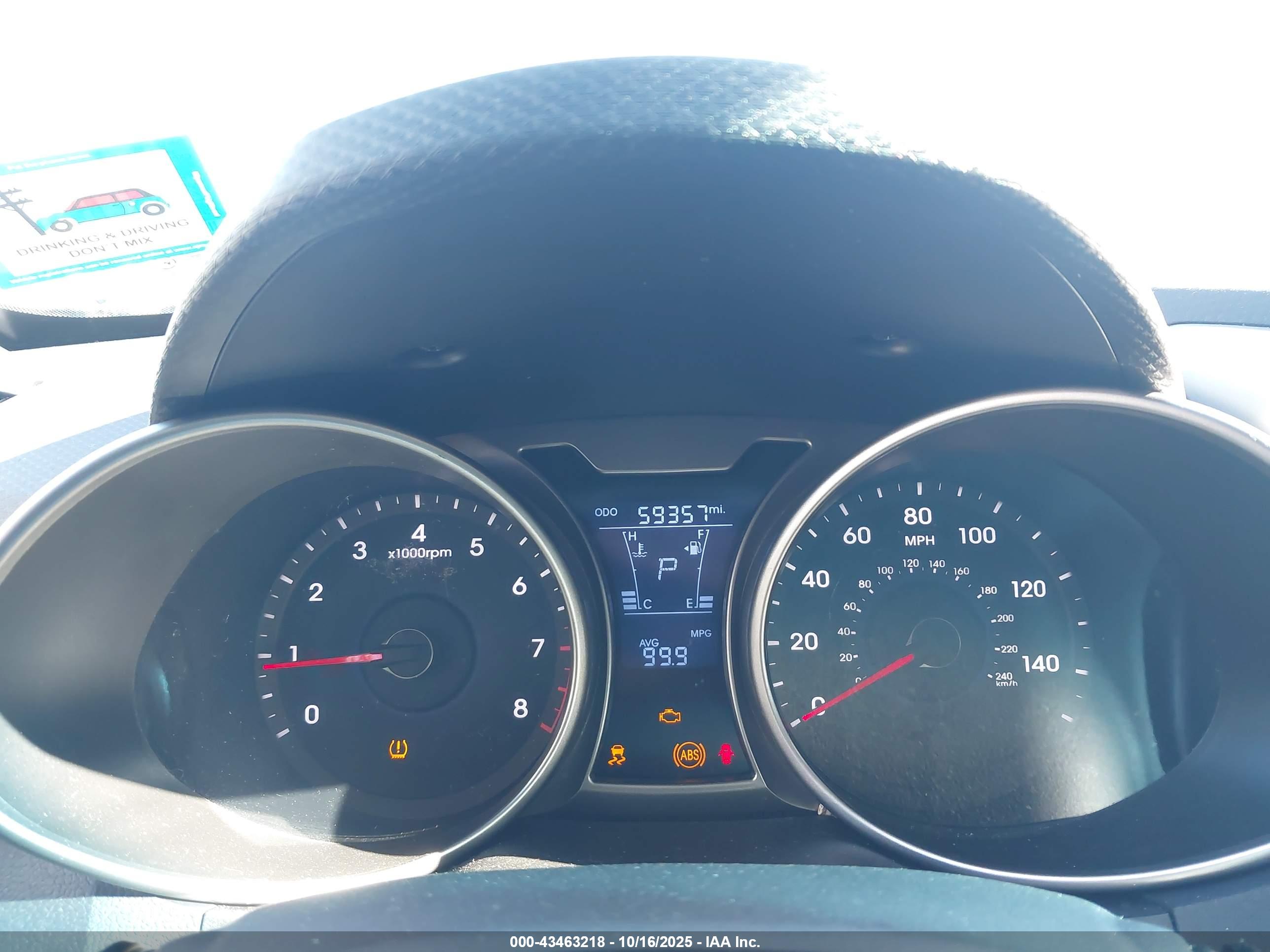 HYUNDAI VELOSTER image 7