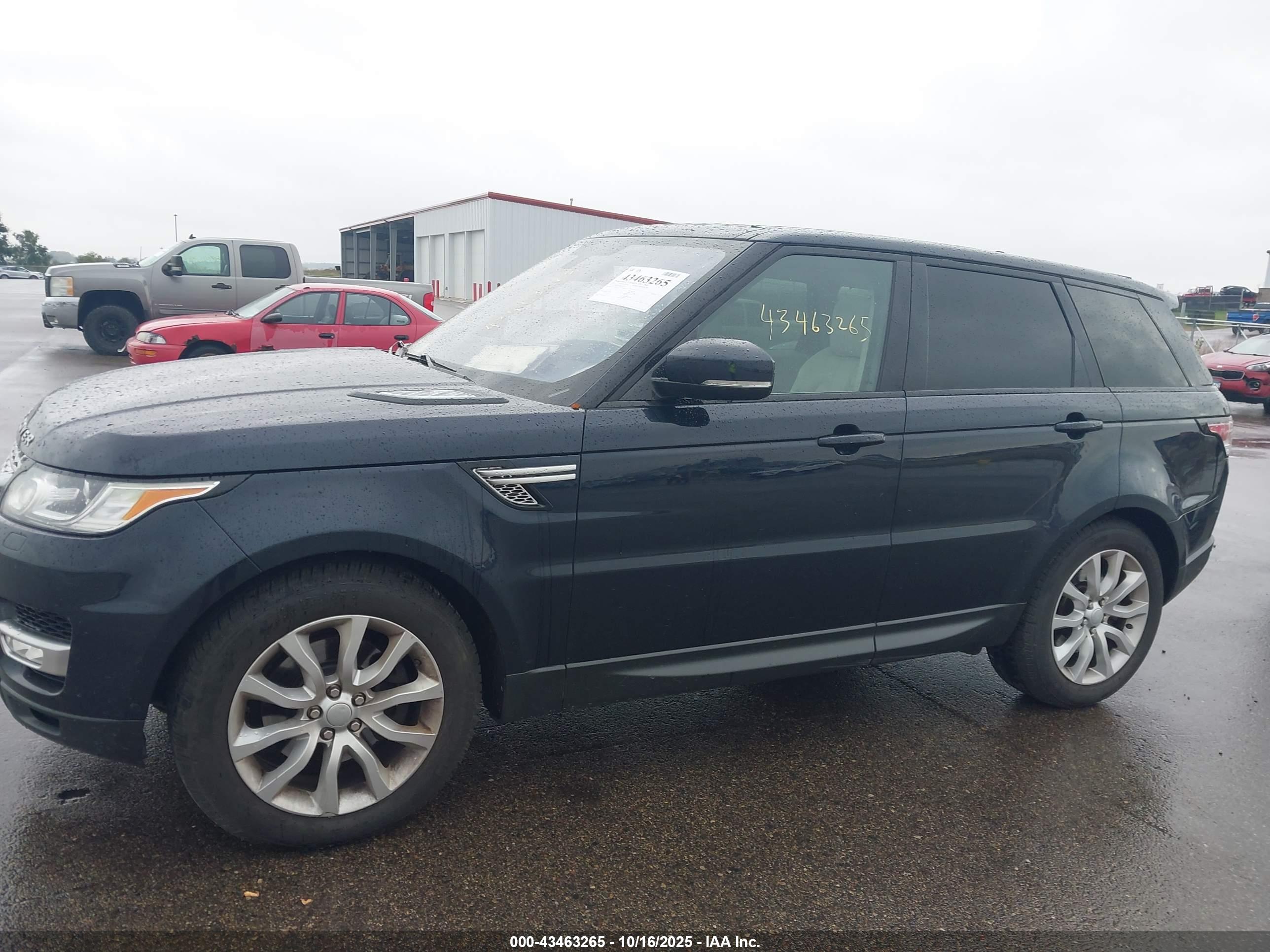 LAND ROVER image 6