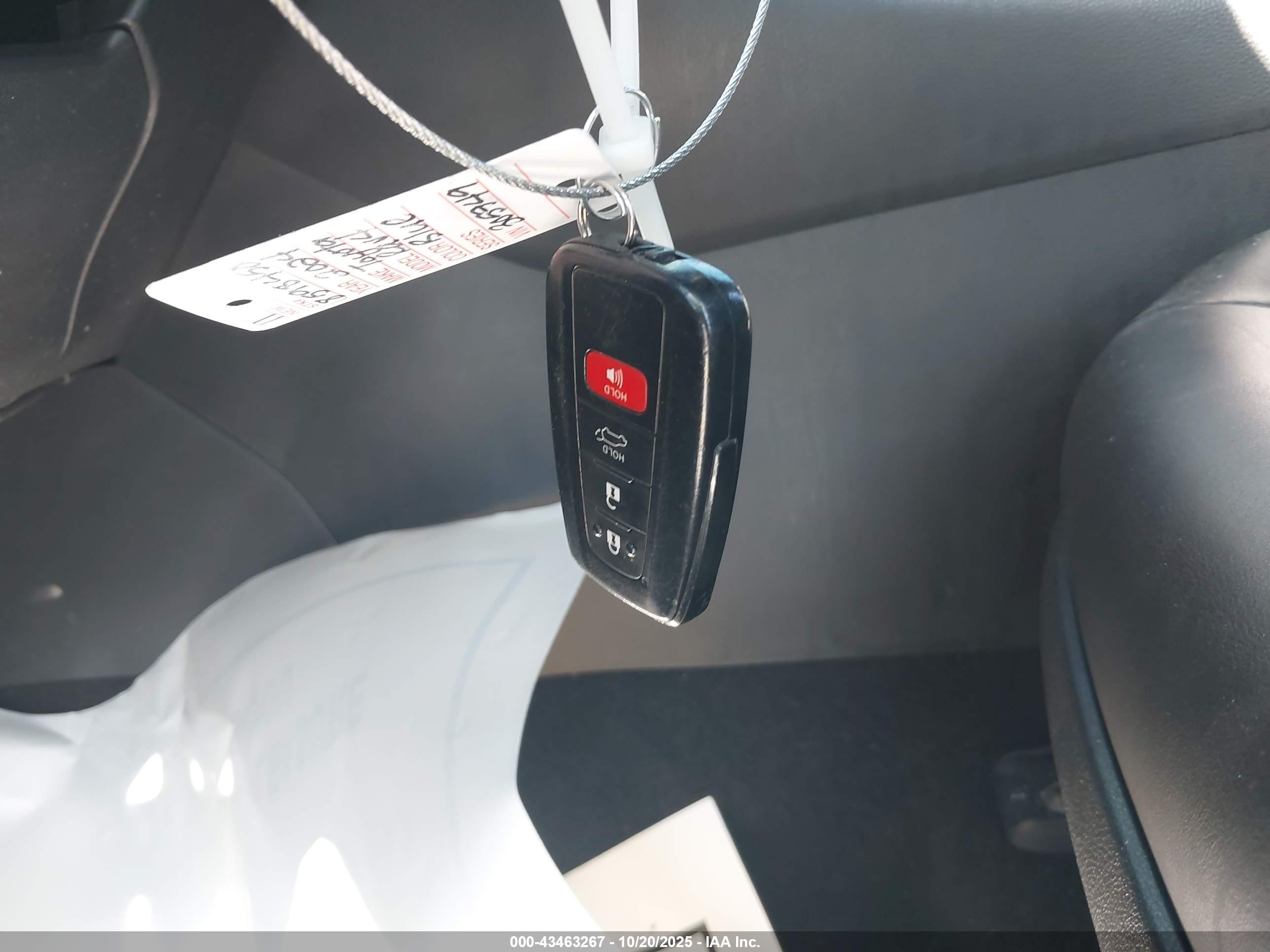 TOYOTA RAV4 image 11