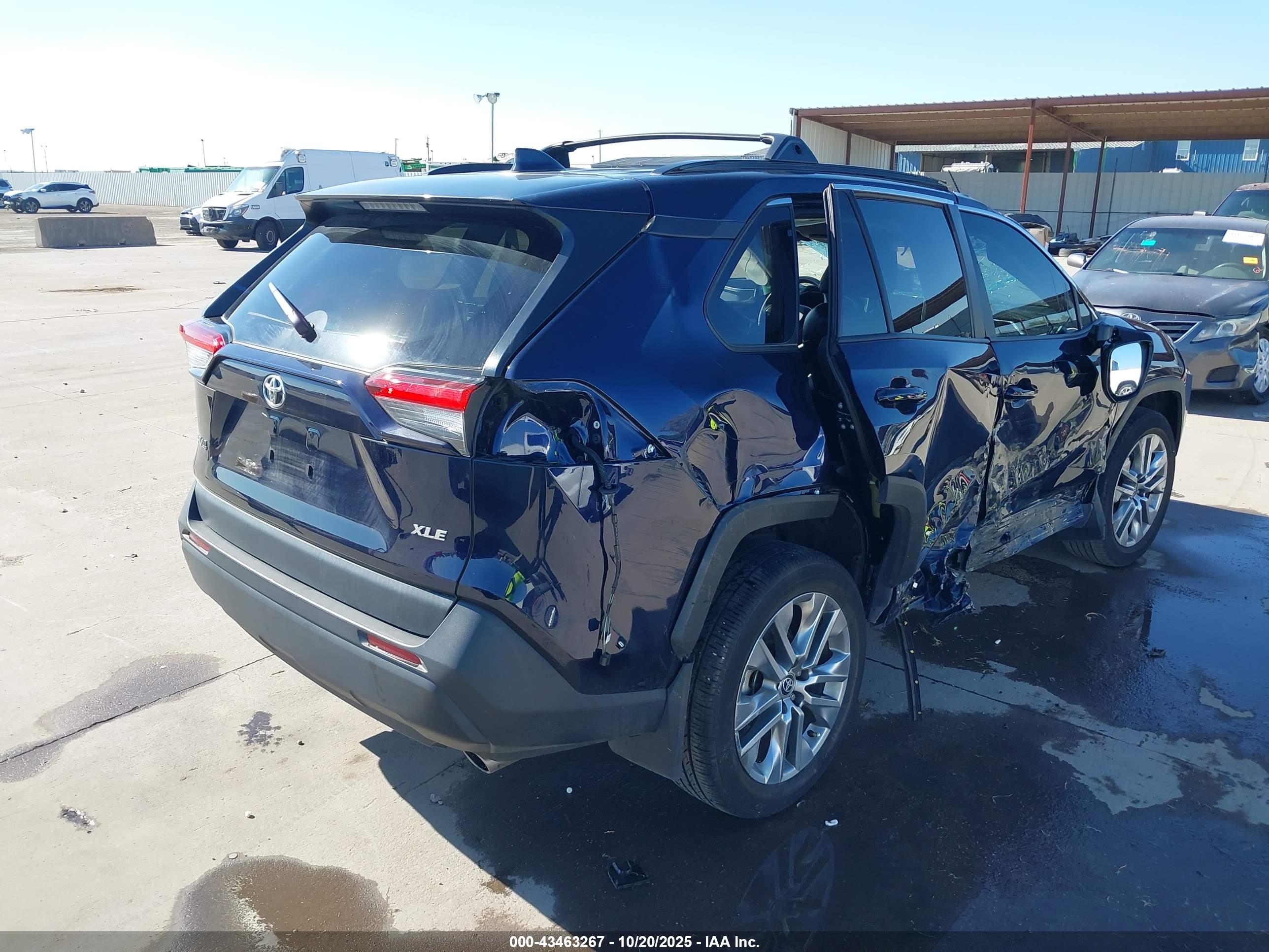 TOYOTA RAV4 image 4