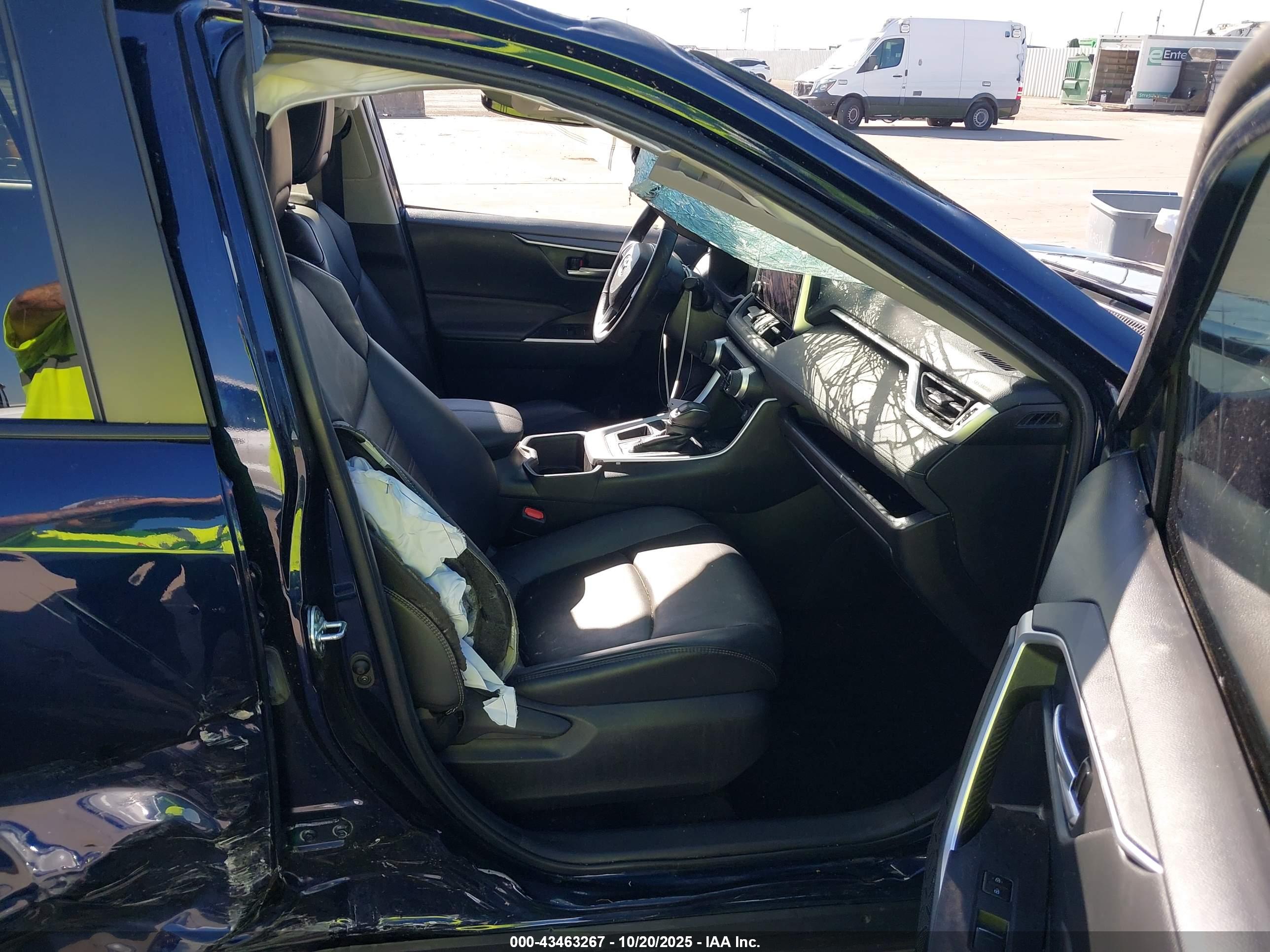 TOYOTA RAV4 image 5