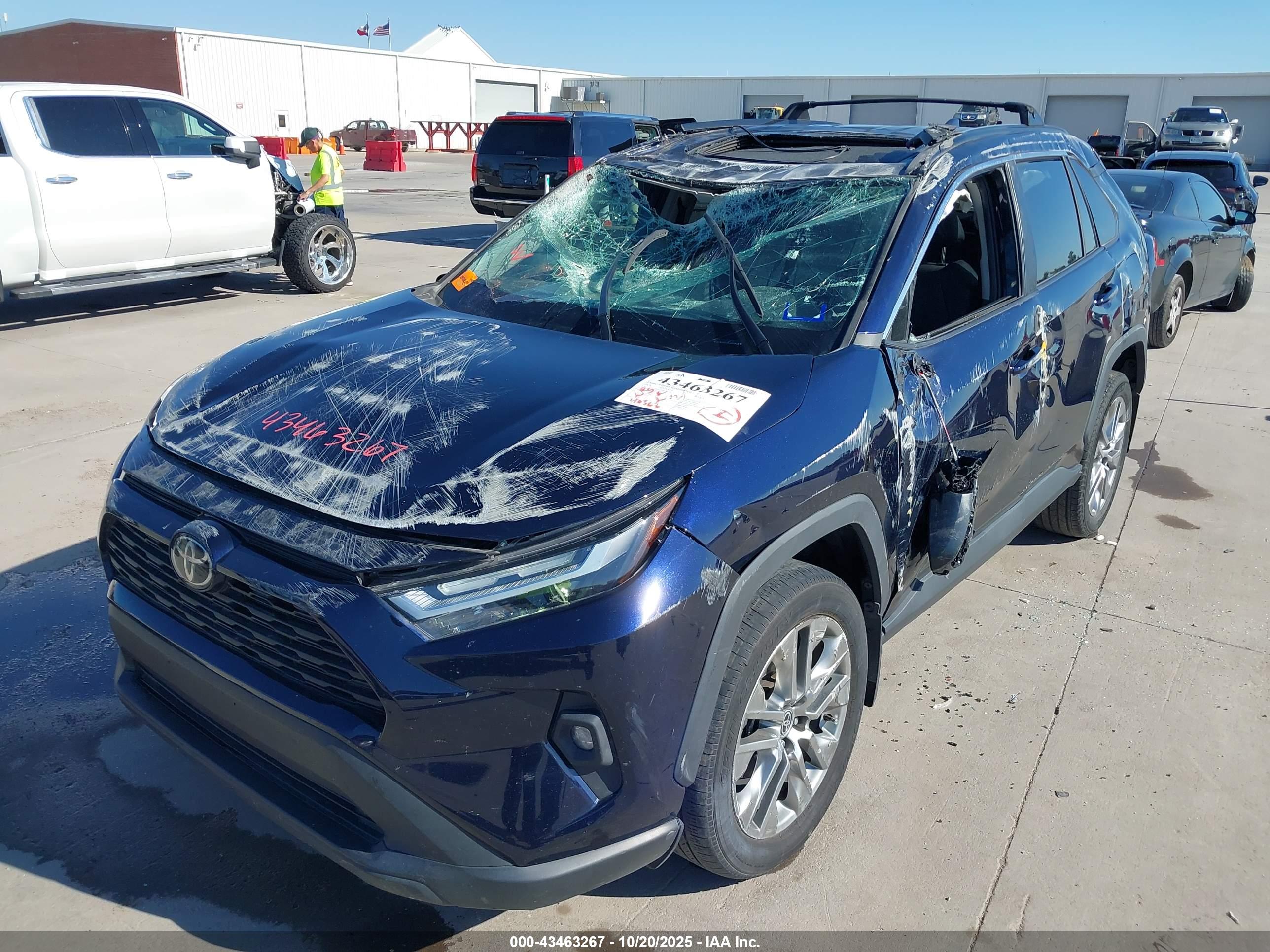 TOYOTA RAV4 image 6