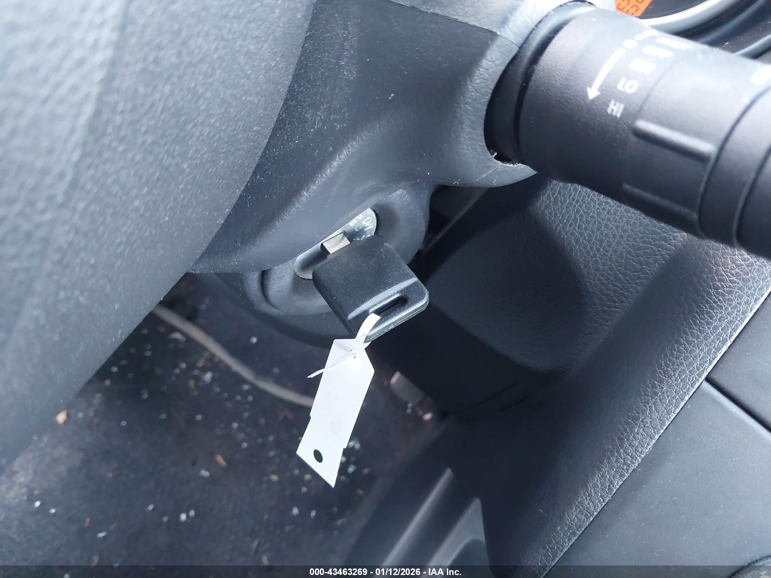 NISSAN VERSA image 11