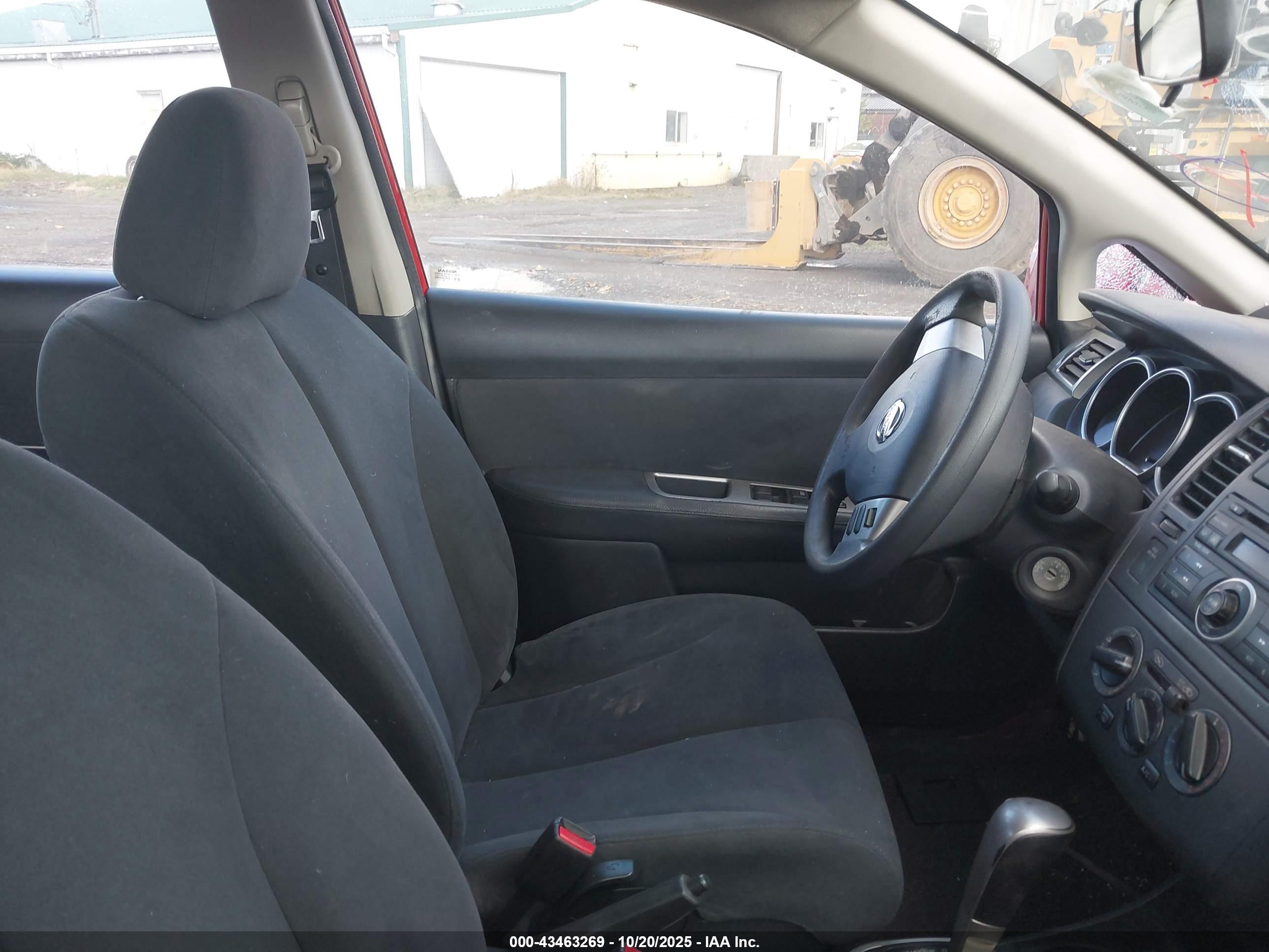 NISSAN VERSA image 5