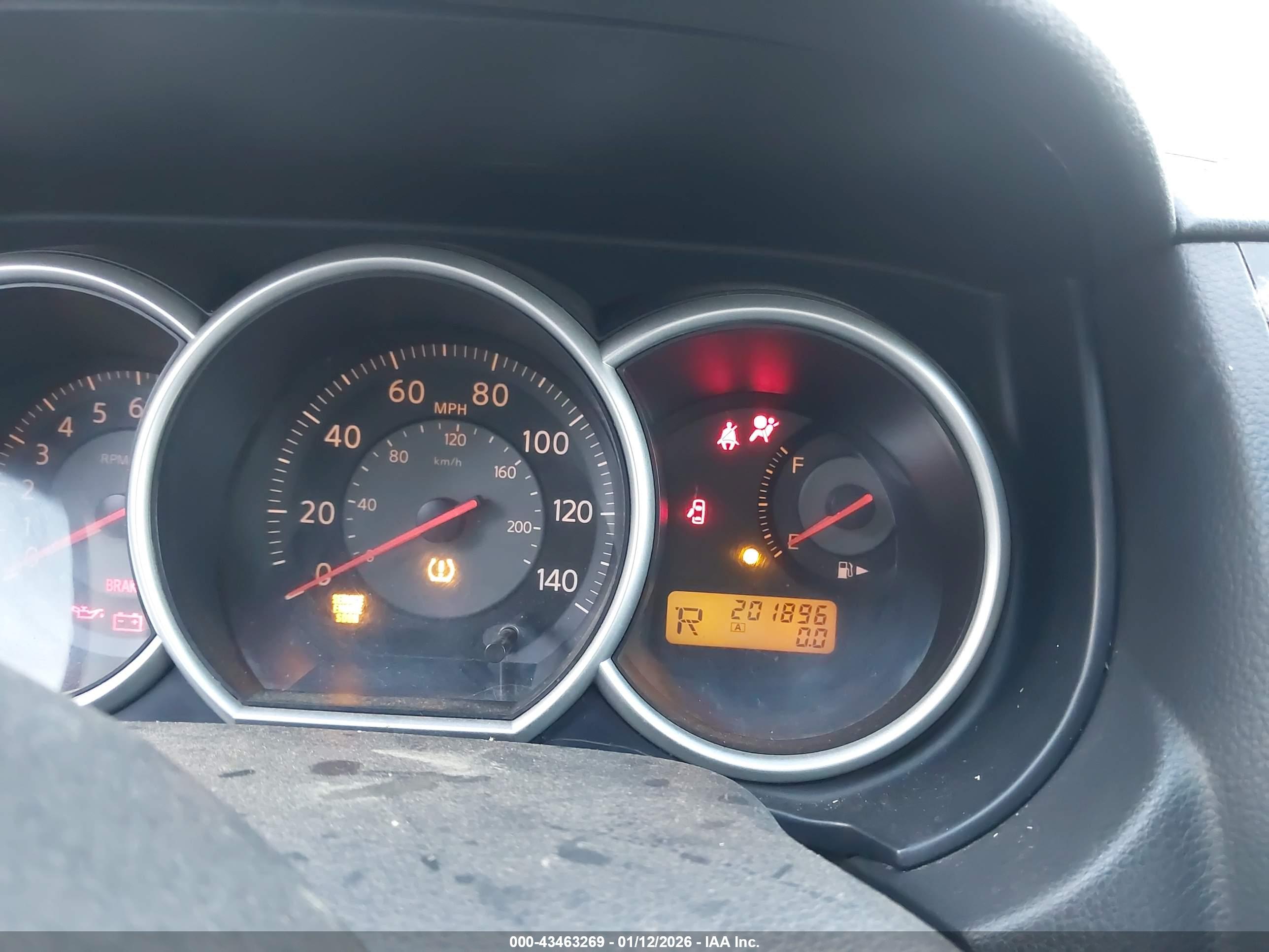 NISSAN VERSA image 7