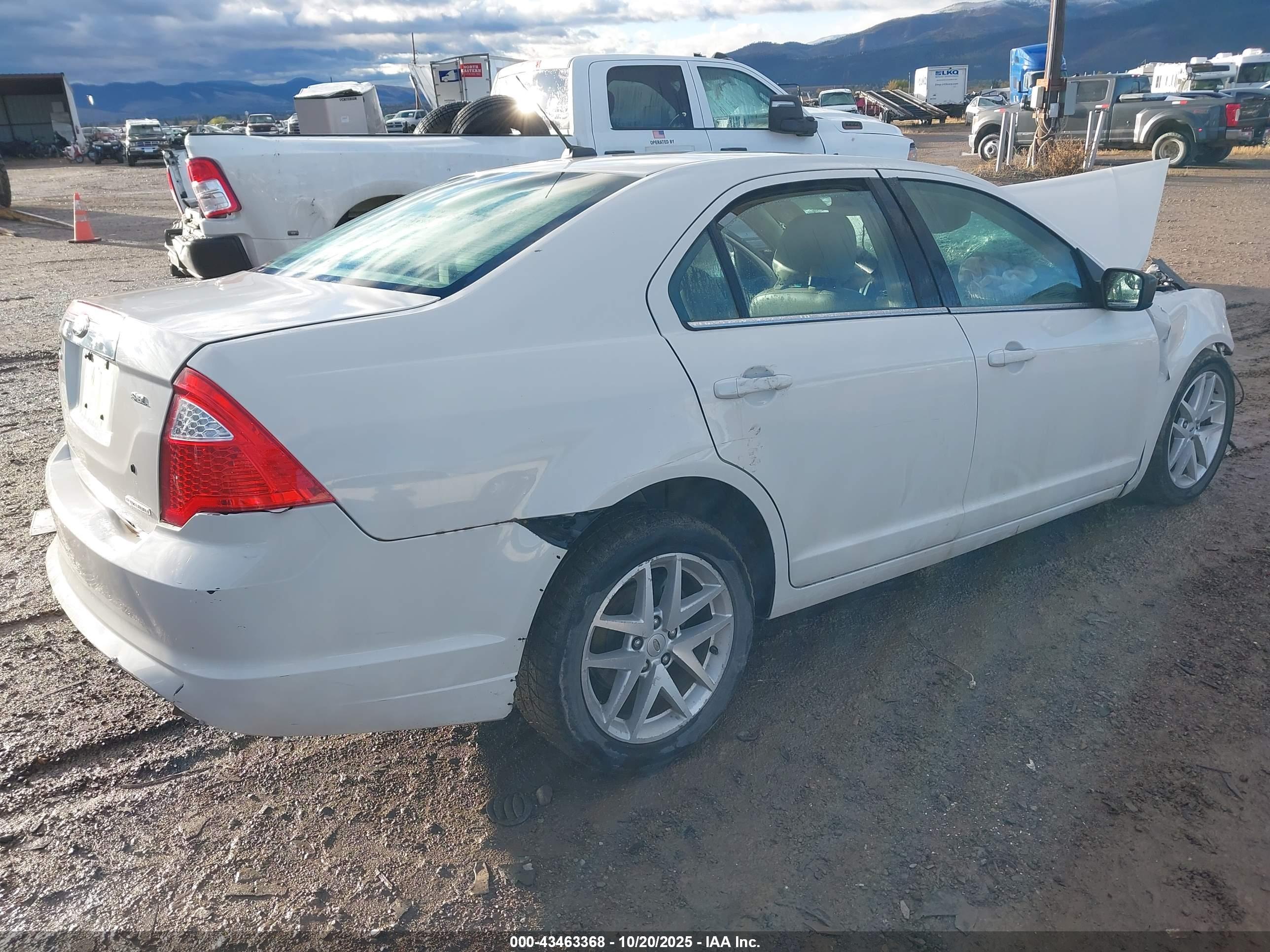 FORD FUSION image 4