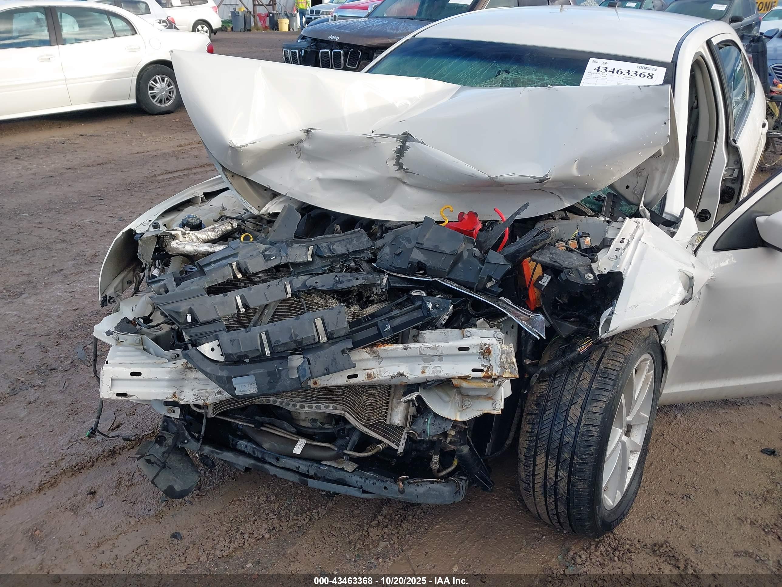 FORD FUSION image 6
