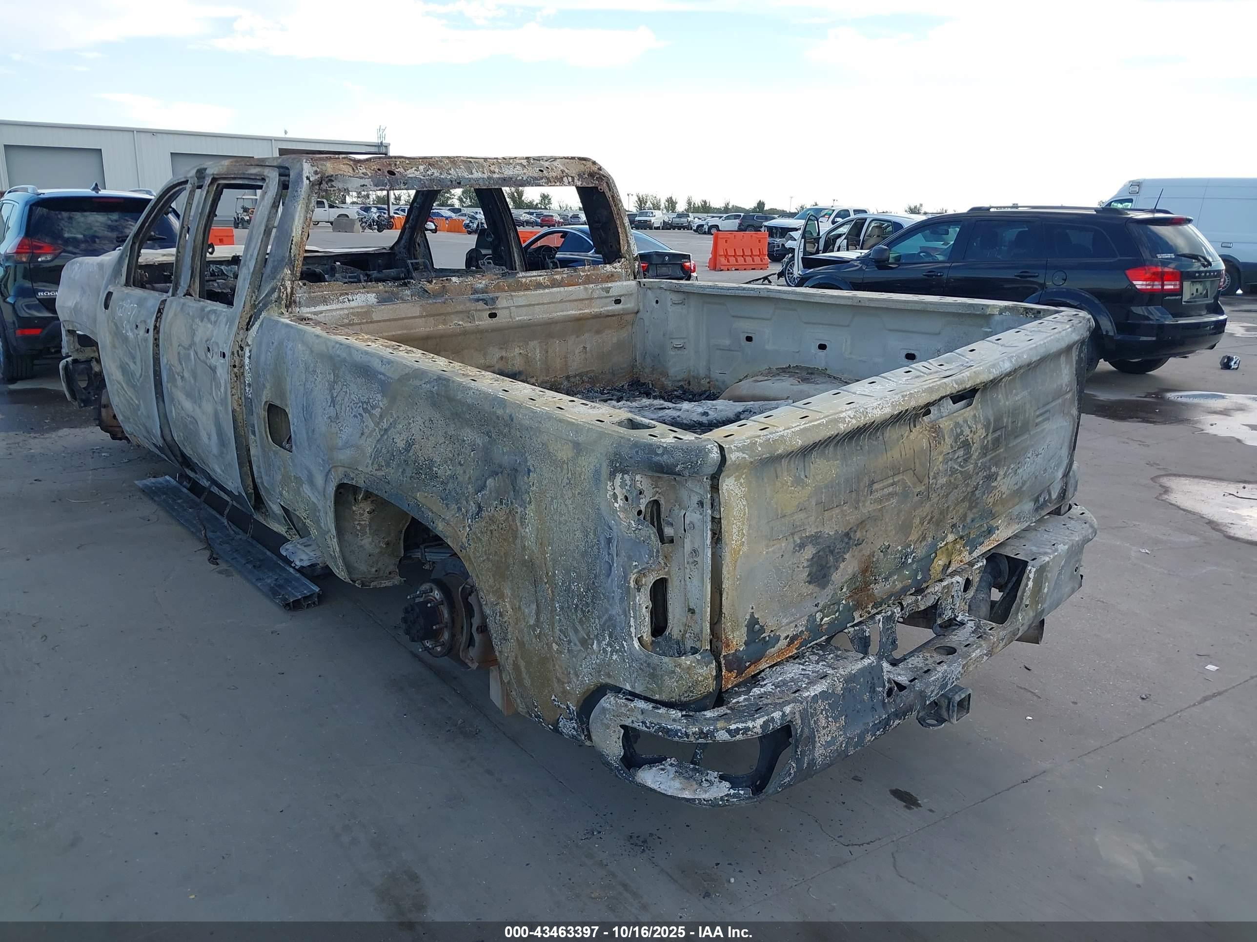 CHEVROLET SILVERADO image 4