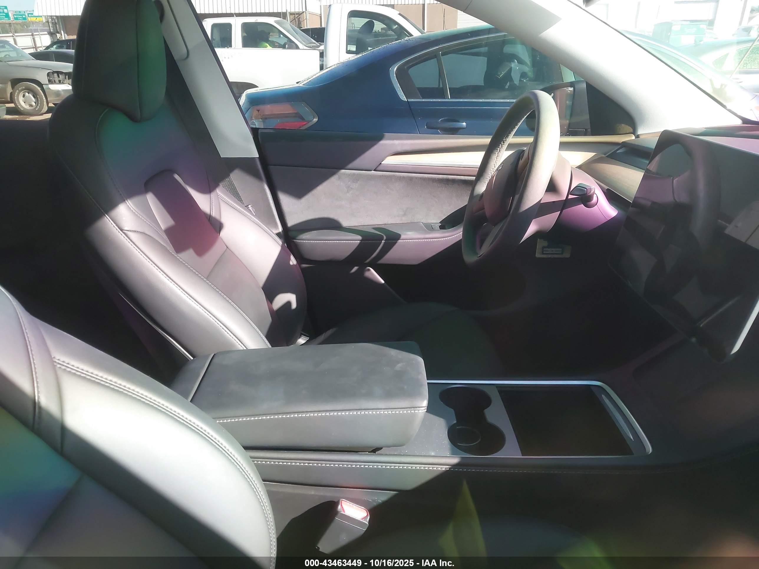 TESLA MODEL image 5