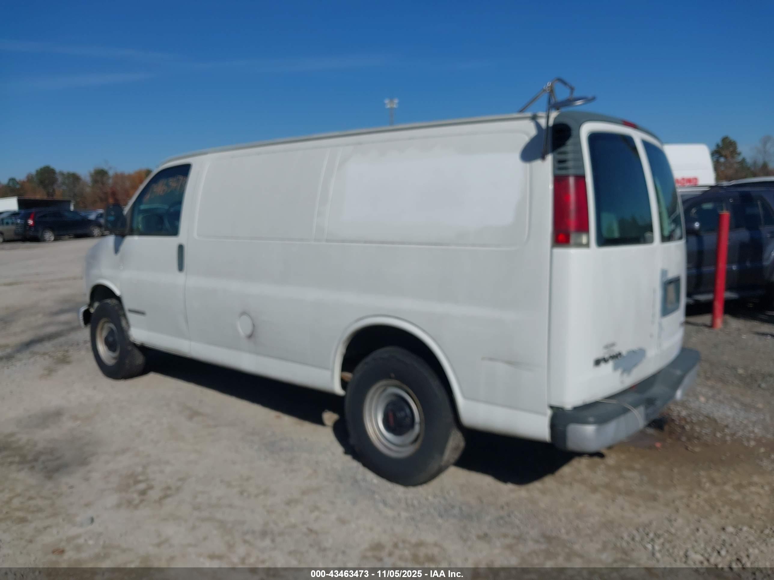 GMC SAVANA image 3