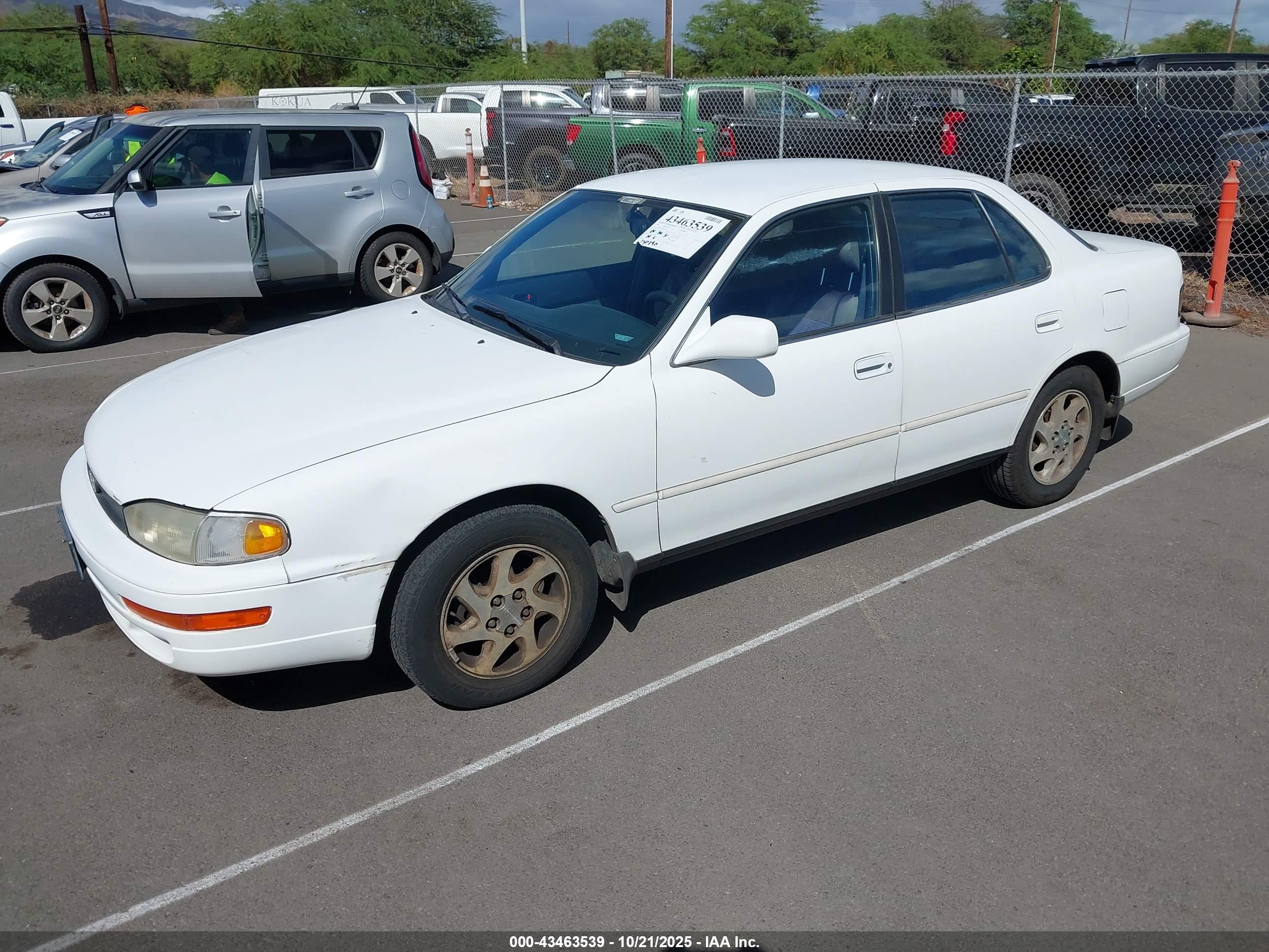TOYOTA CAMRY image 2