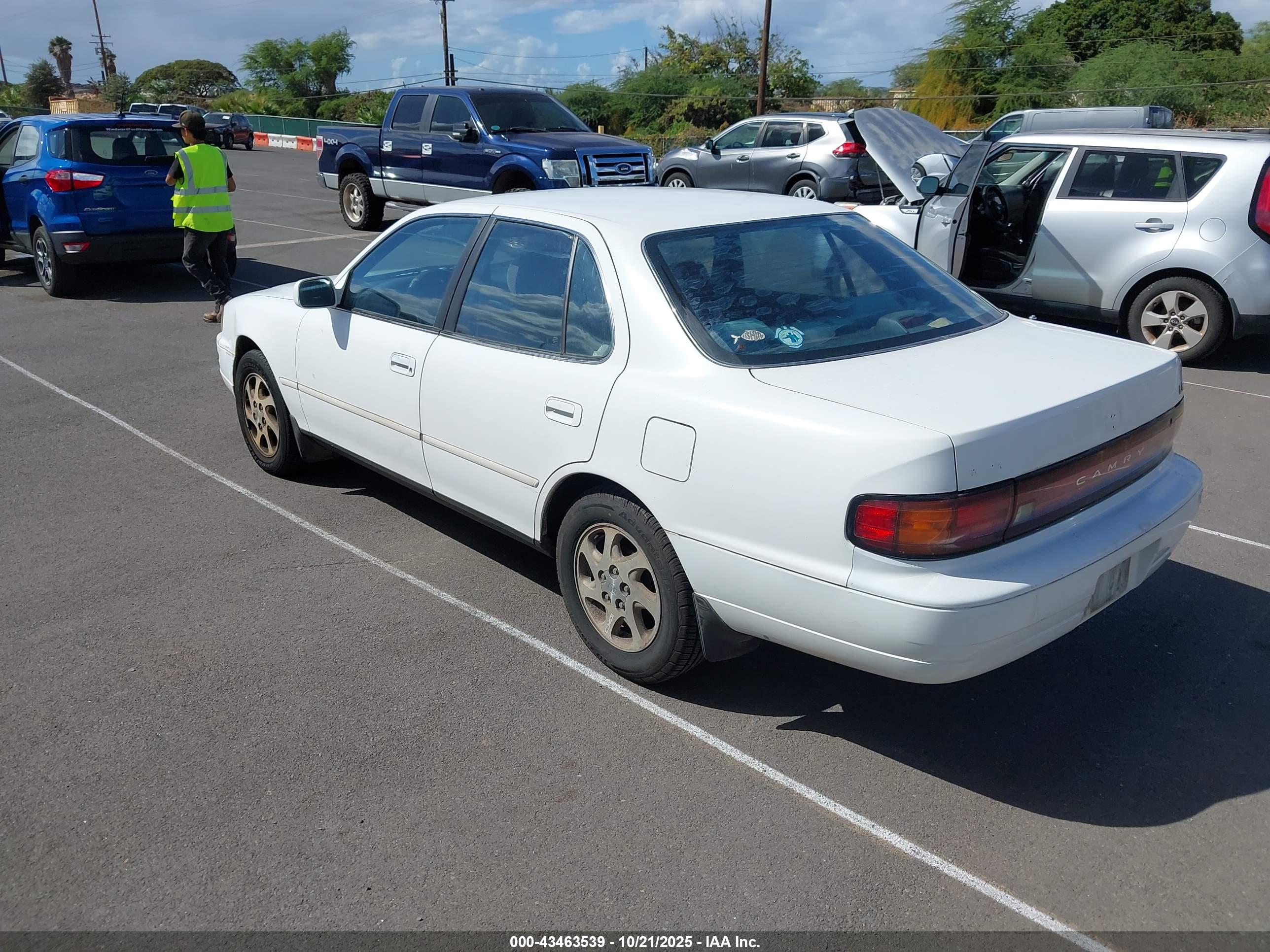 TOYOTA CAMRY image 3