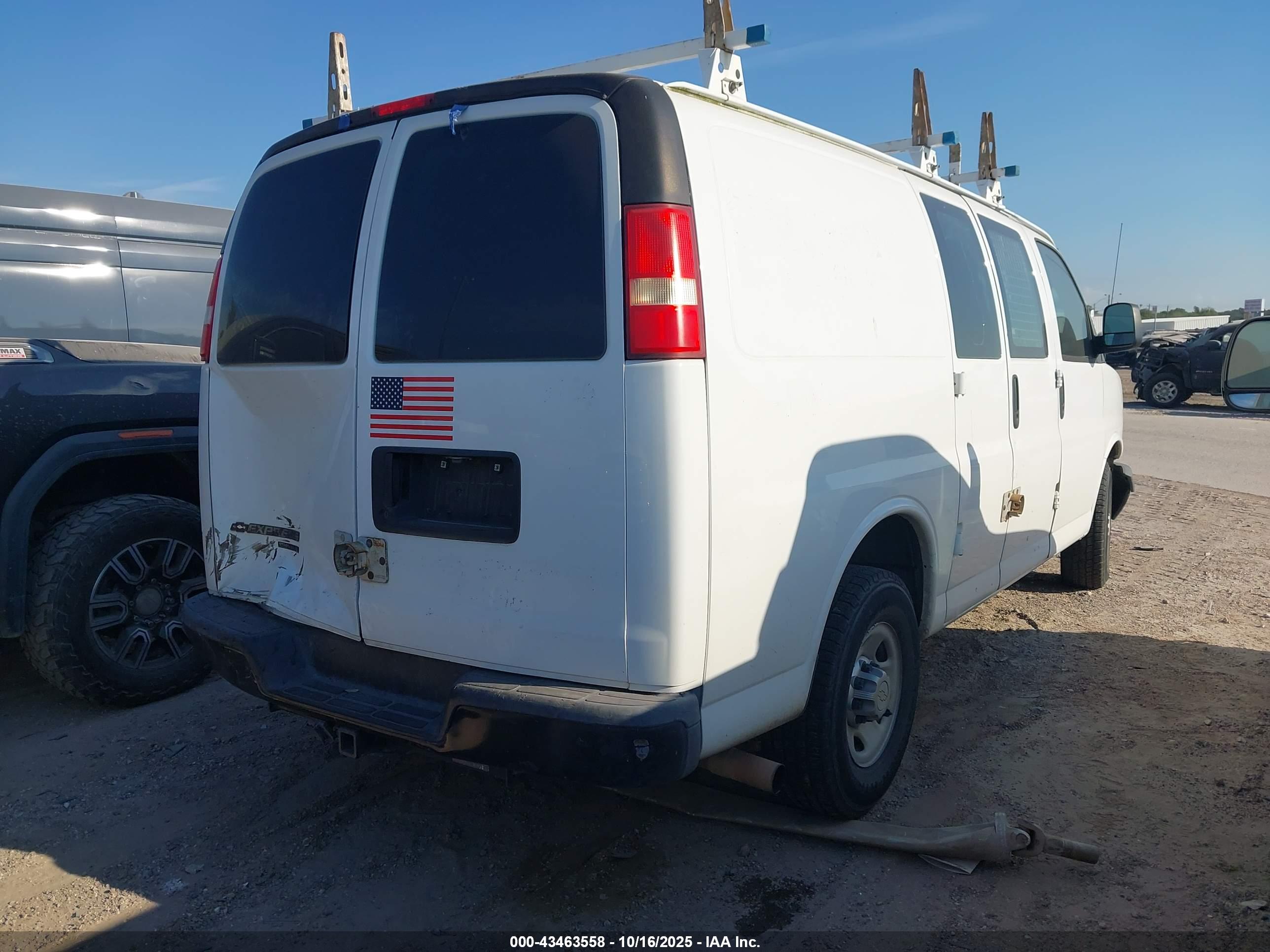 CHEVROLET EXPRESS image 4