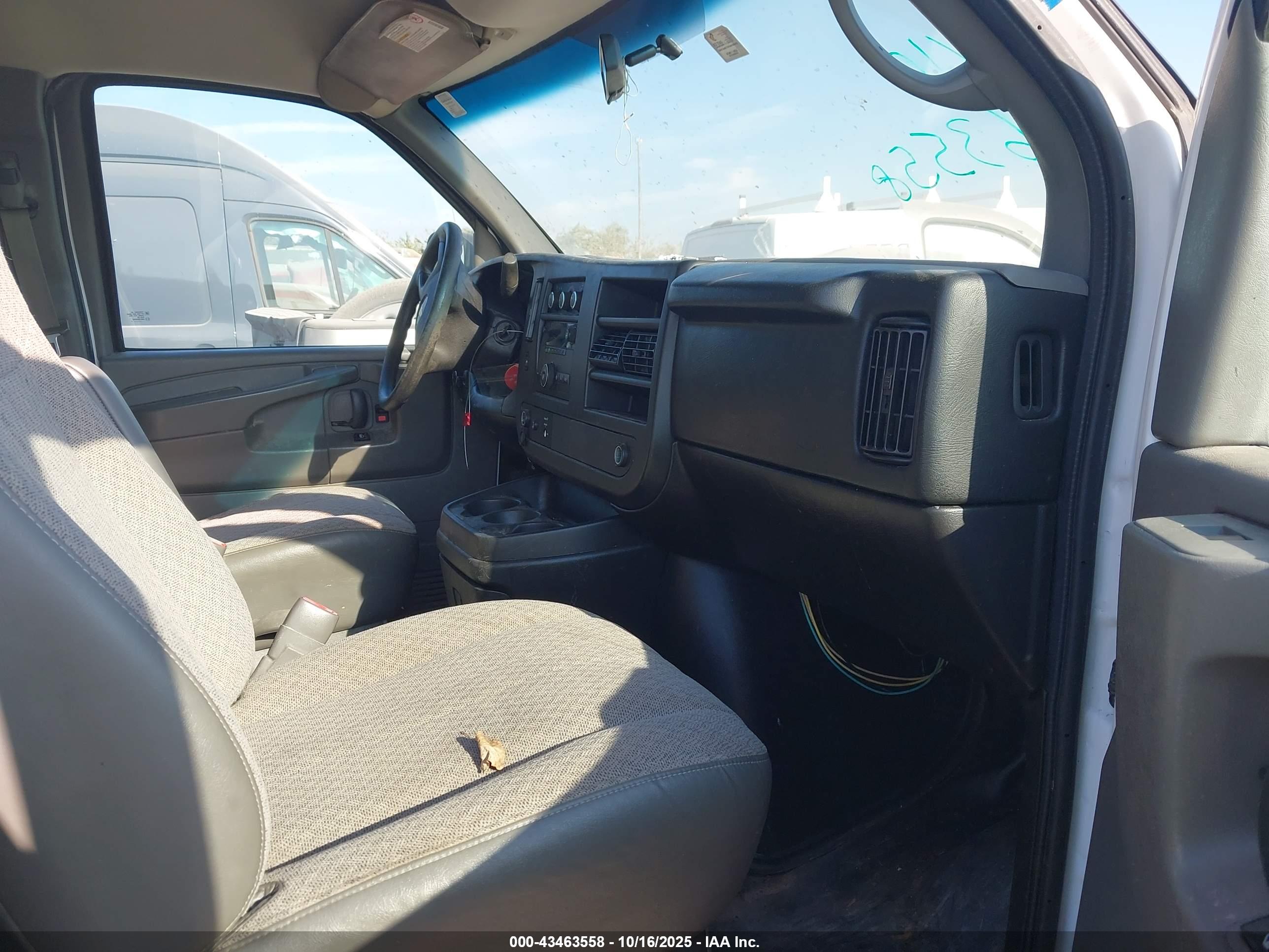 CHEVROLET EXPRESS image 5
