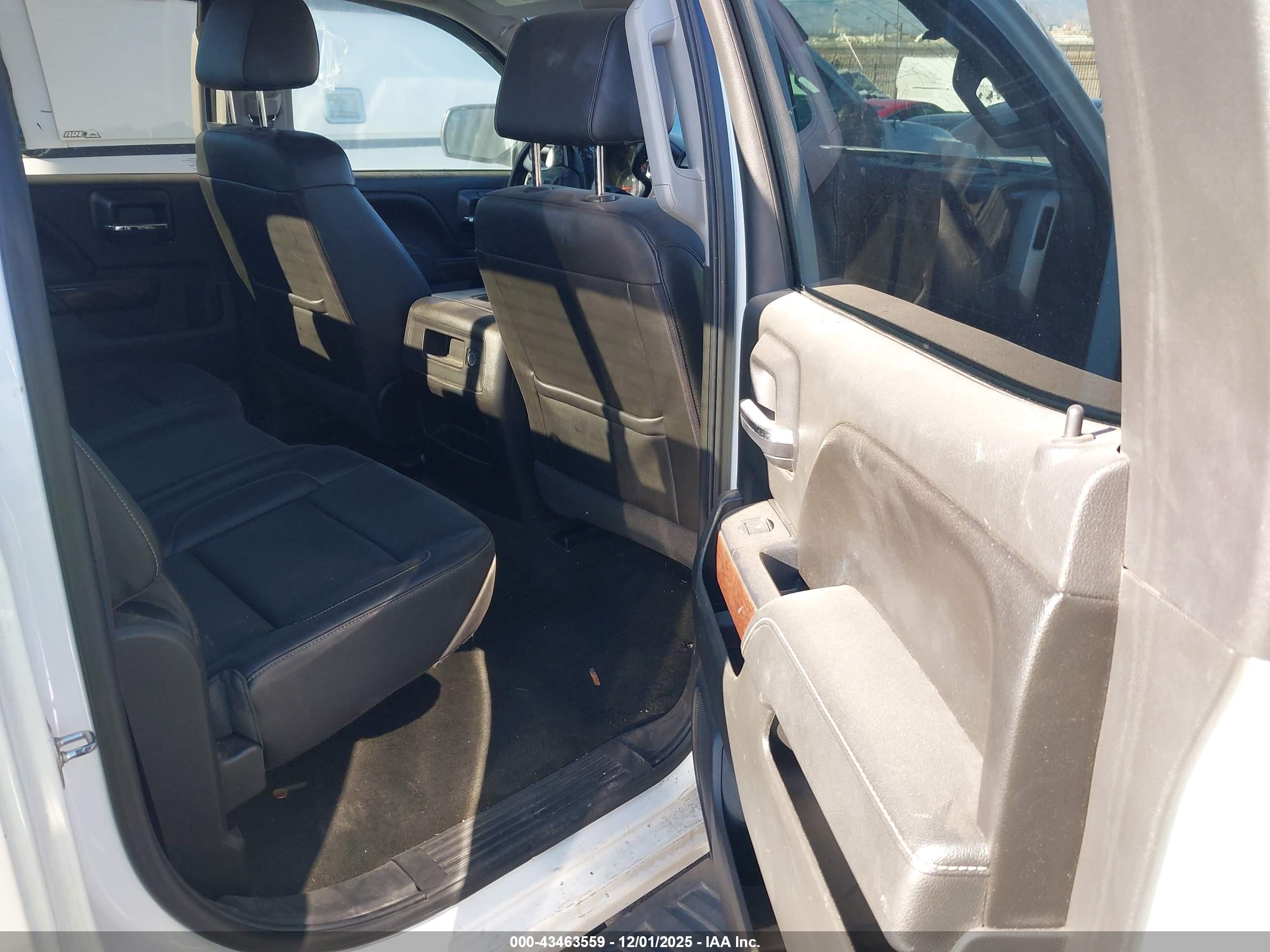 GMC SIERRA image 8