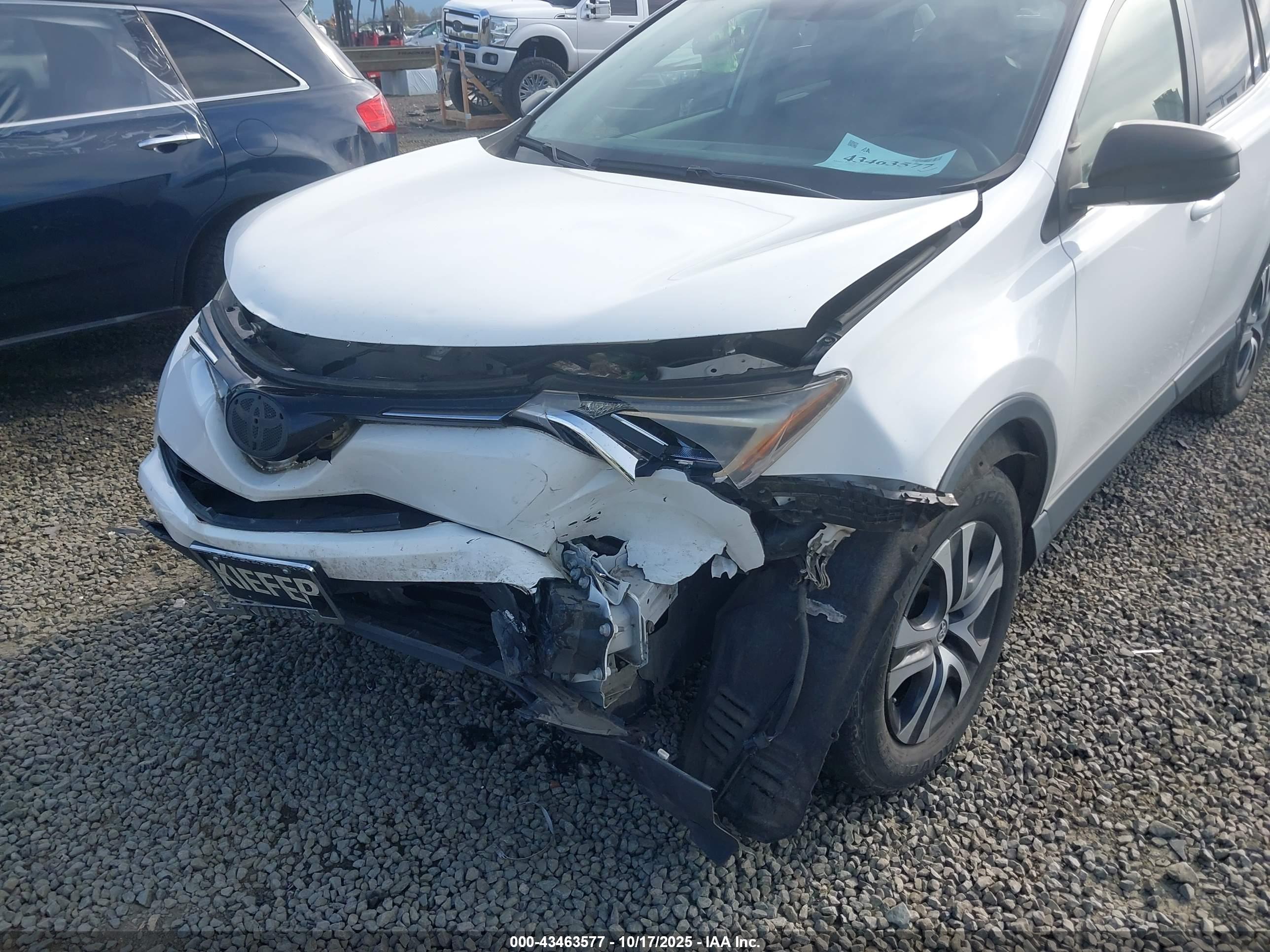 TOYOTA RAV4 image 6
