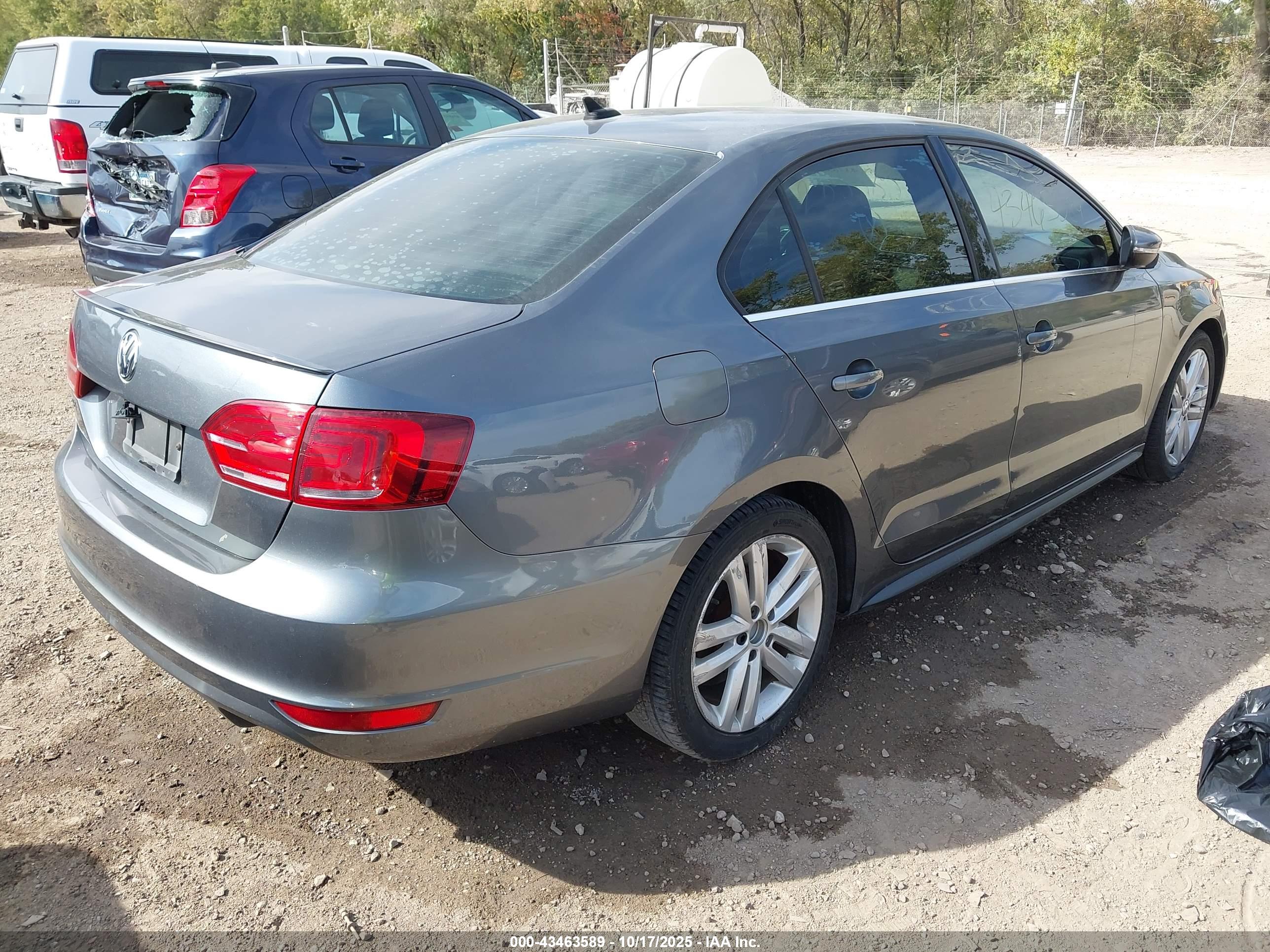 VOLKSWAGEN JETTA image 4