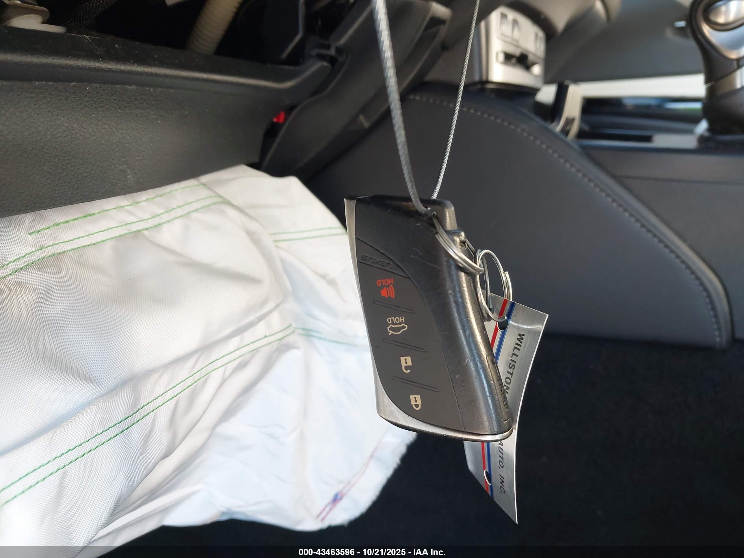 LEXUS ES image 11