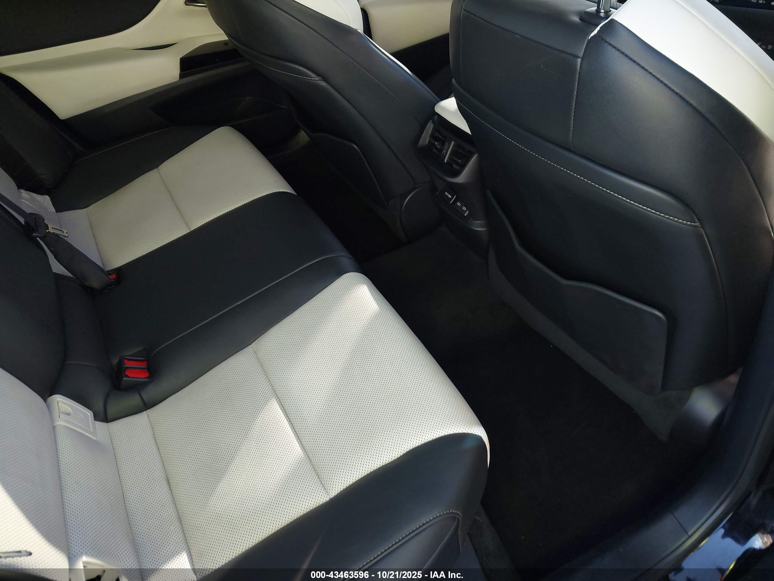 LEXUS ES image 8