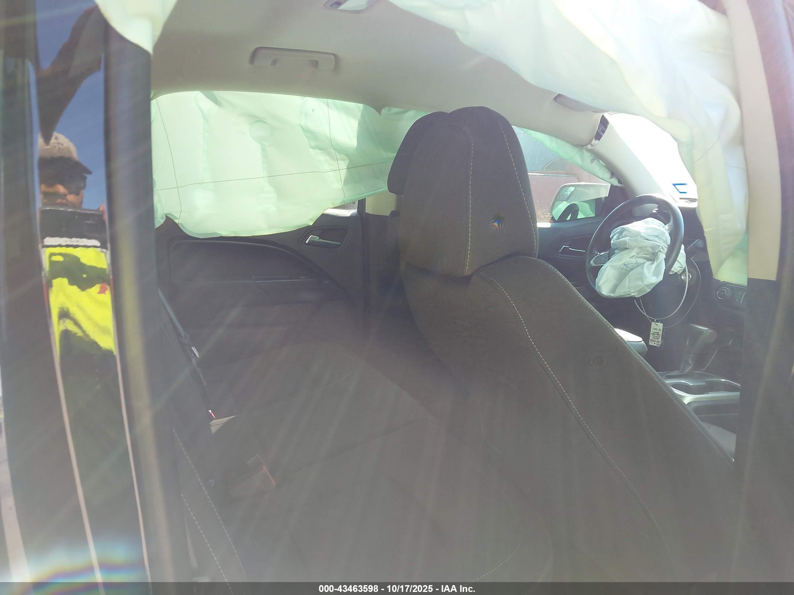 CHEVROLET COLORADO image 8