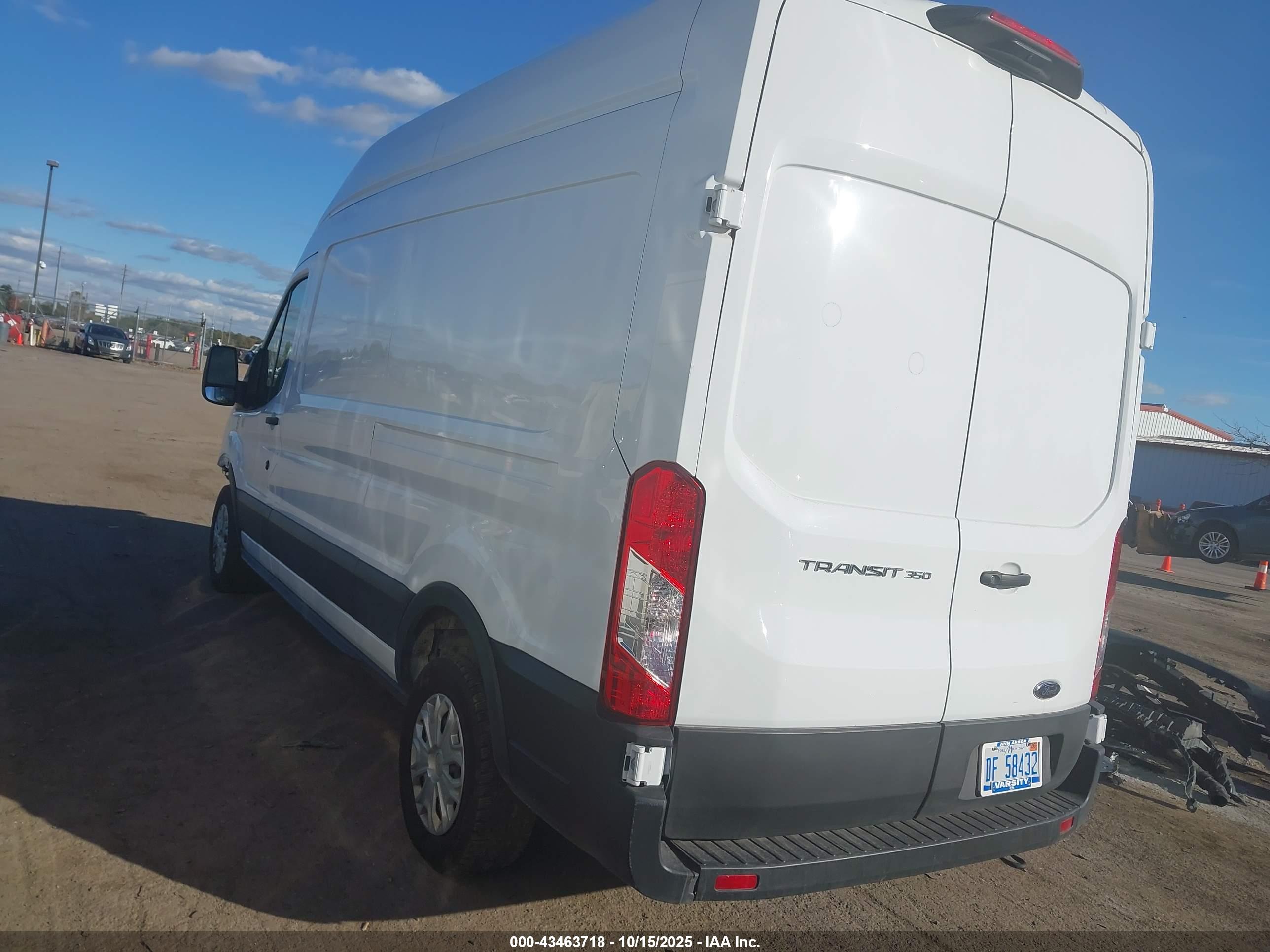 FORD TRANSIT-350 image 3