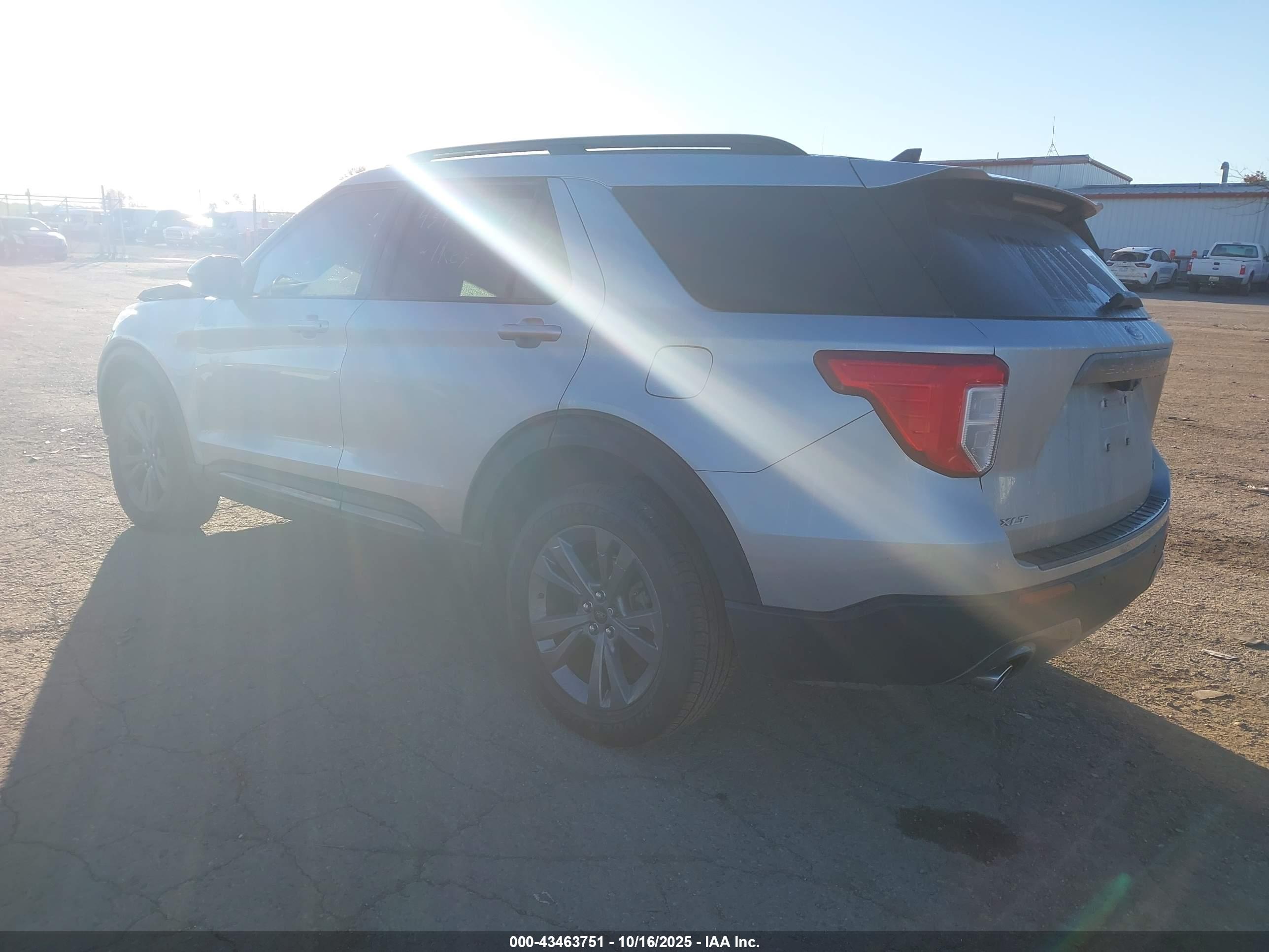 FORD EXPLORER image 3